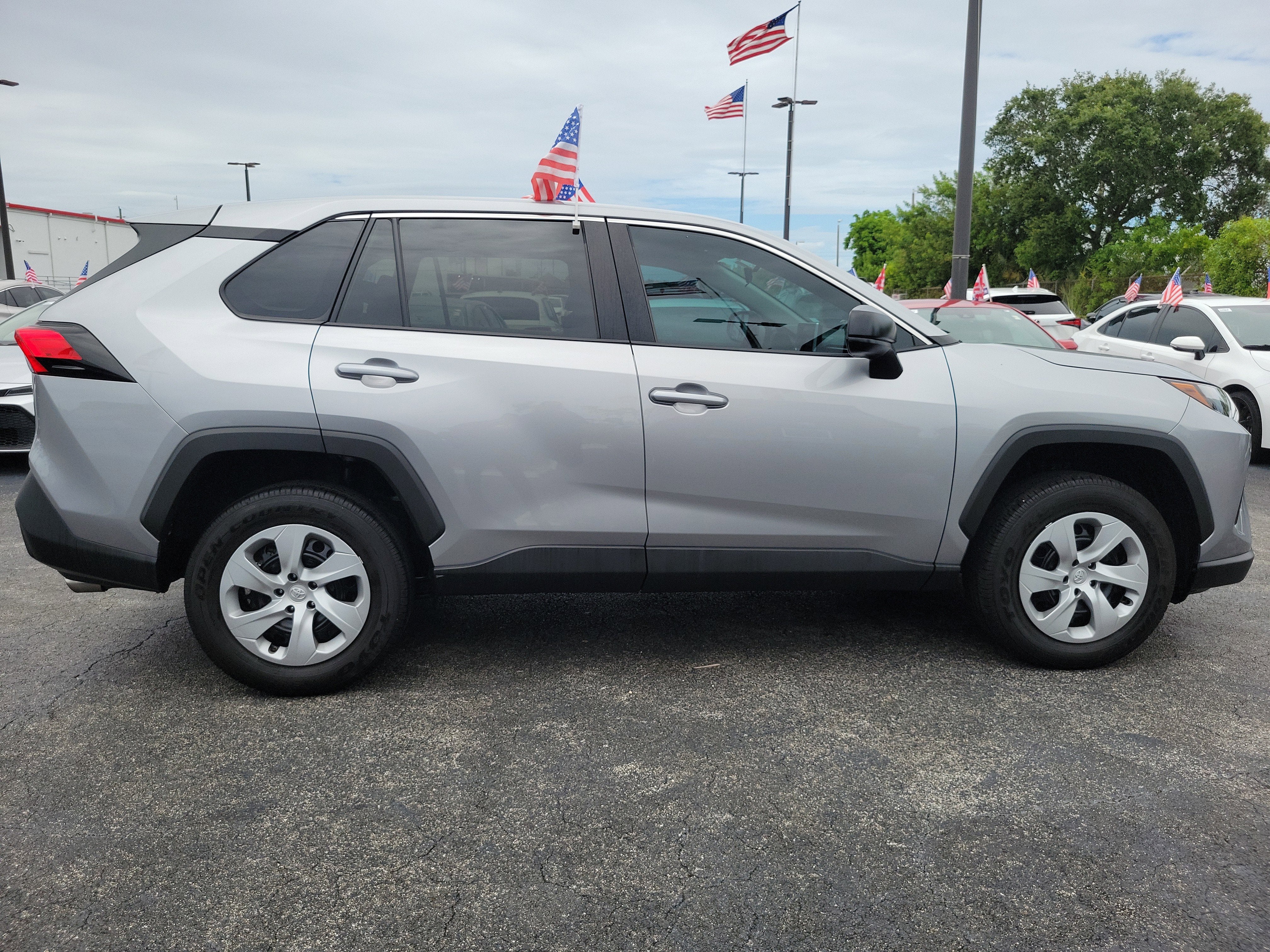 2024 Toyota RAV4 LE