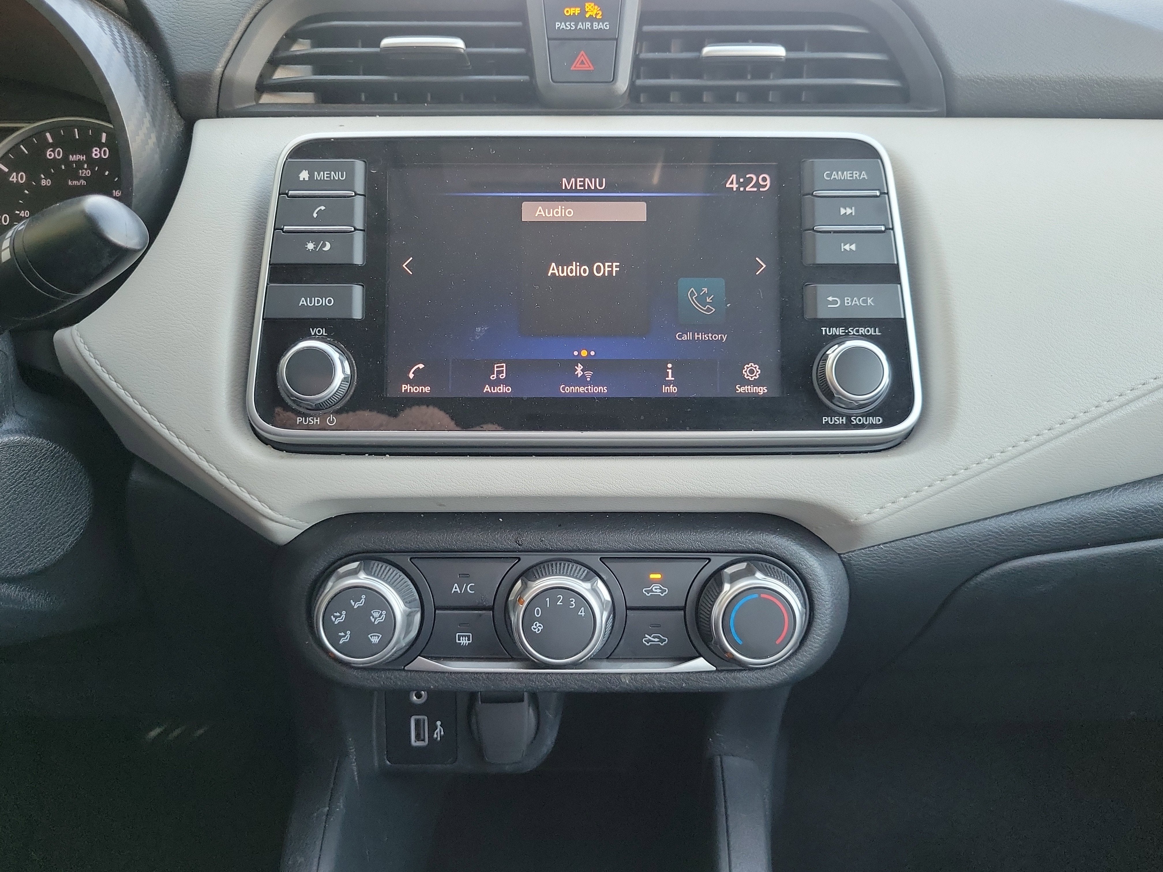 2022 Nissan Versa SV