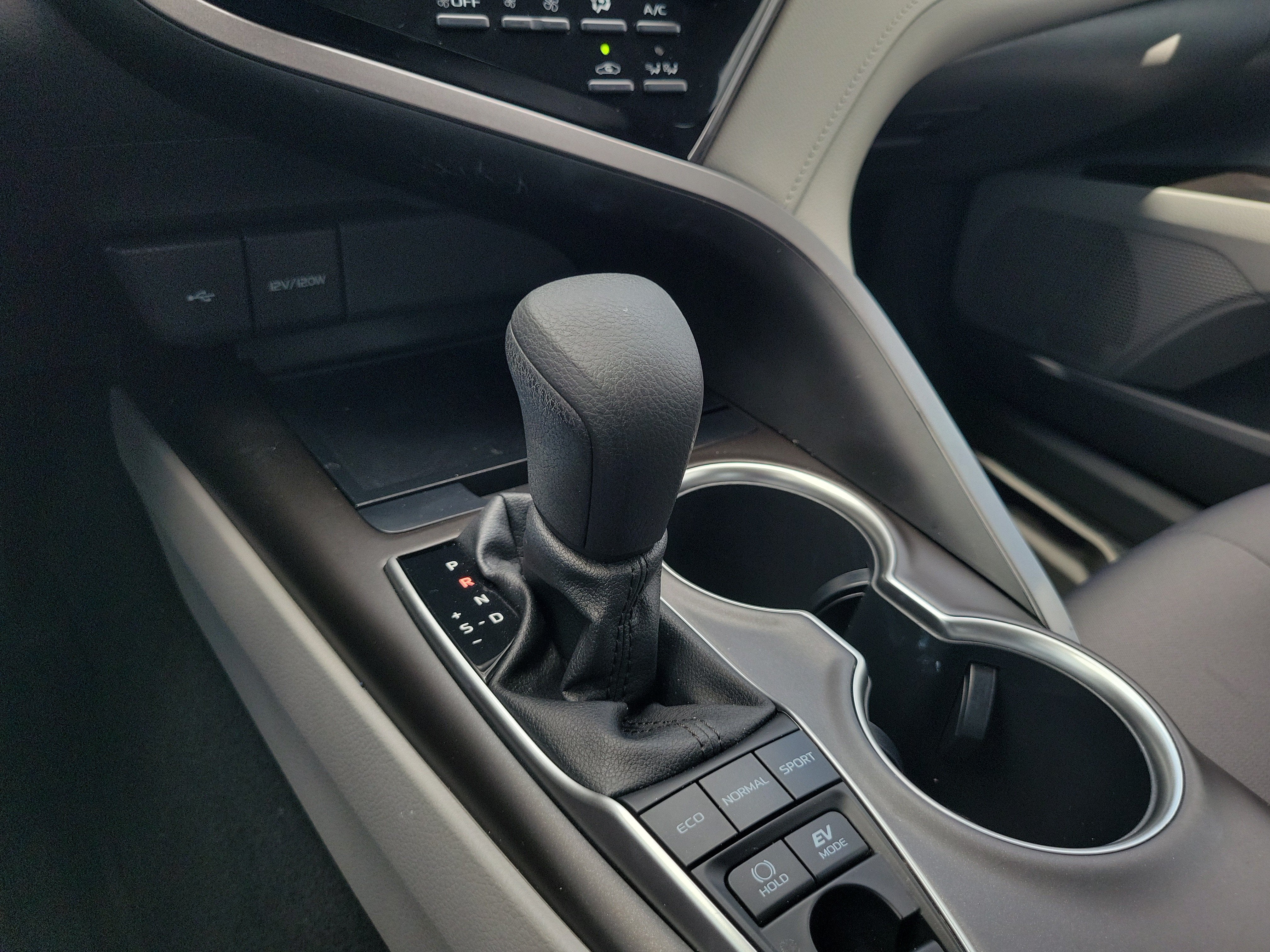 2021 Toyota Camry Hybrid LE