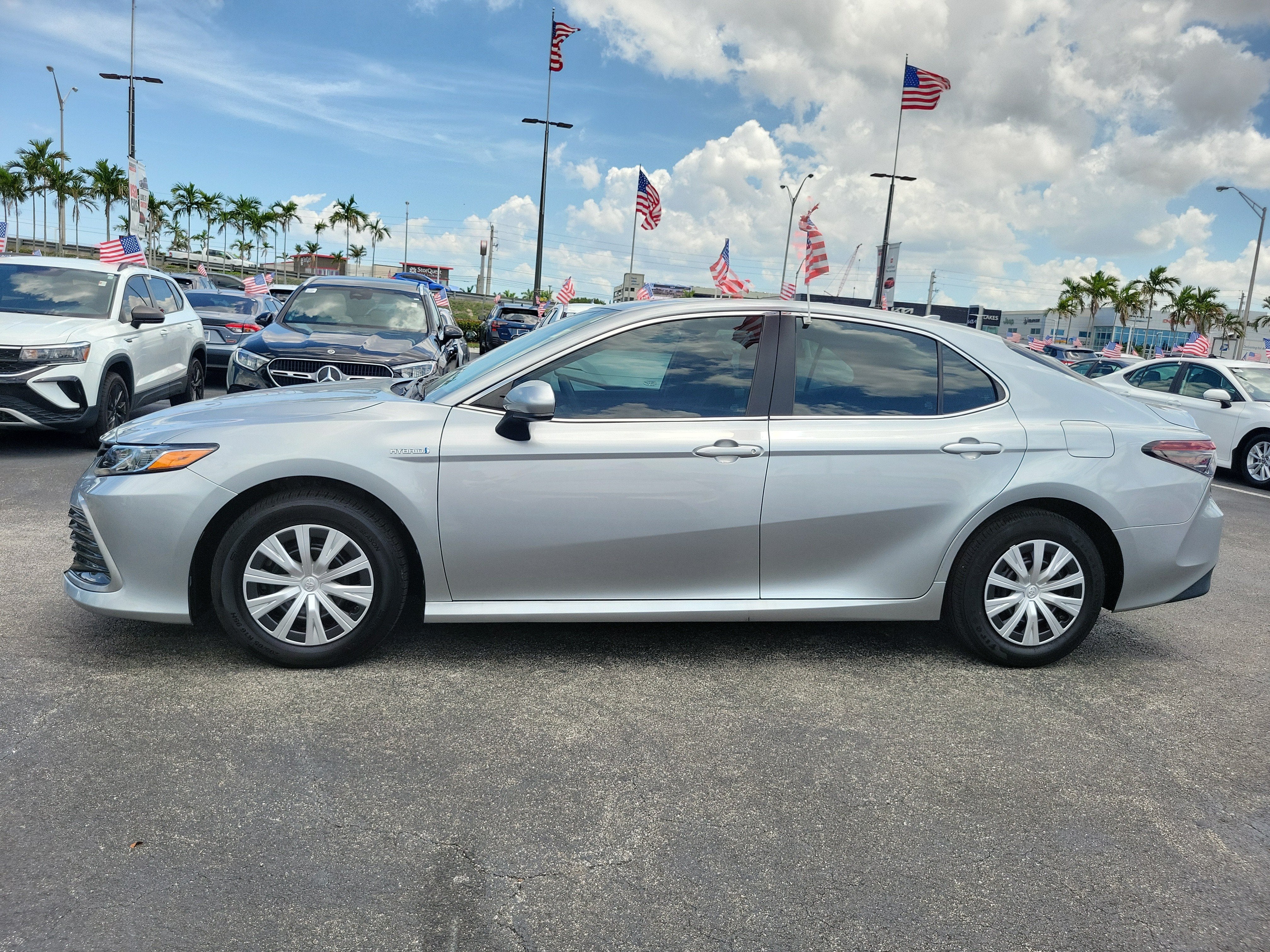 2021 Toyota Camry Hybrid LE