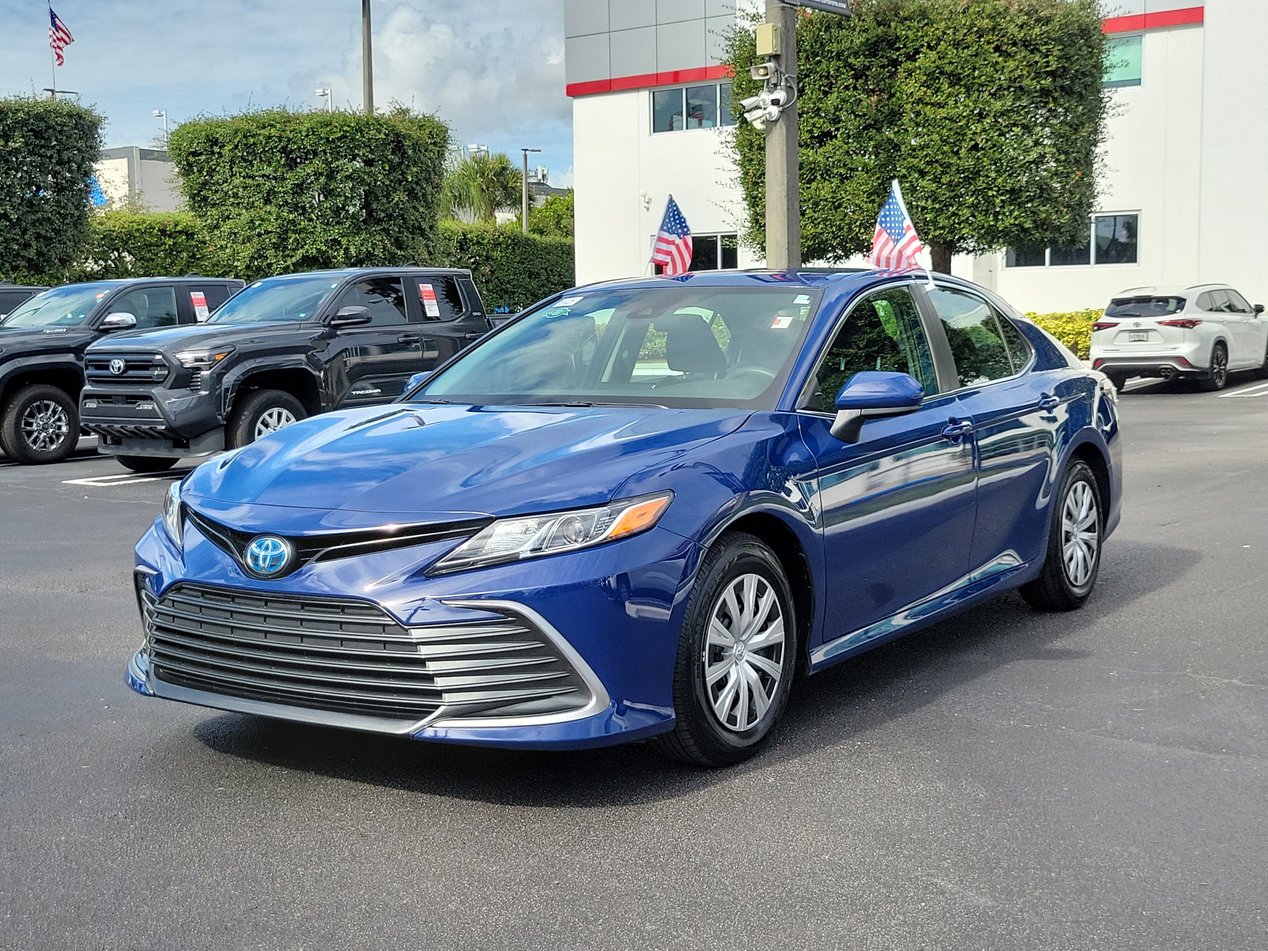 2023 Toyota Camry Hybrid LE