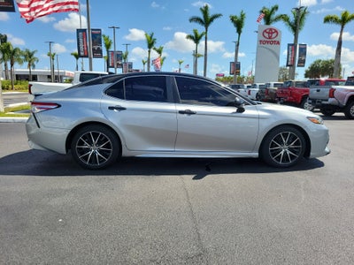 2020 Toyota Camry SE