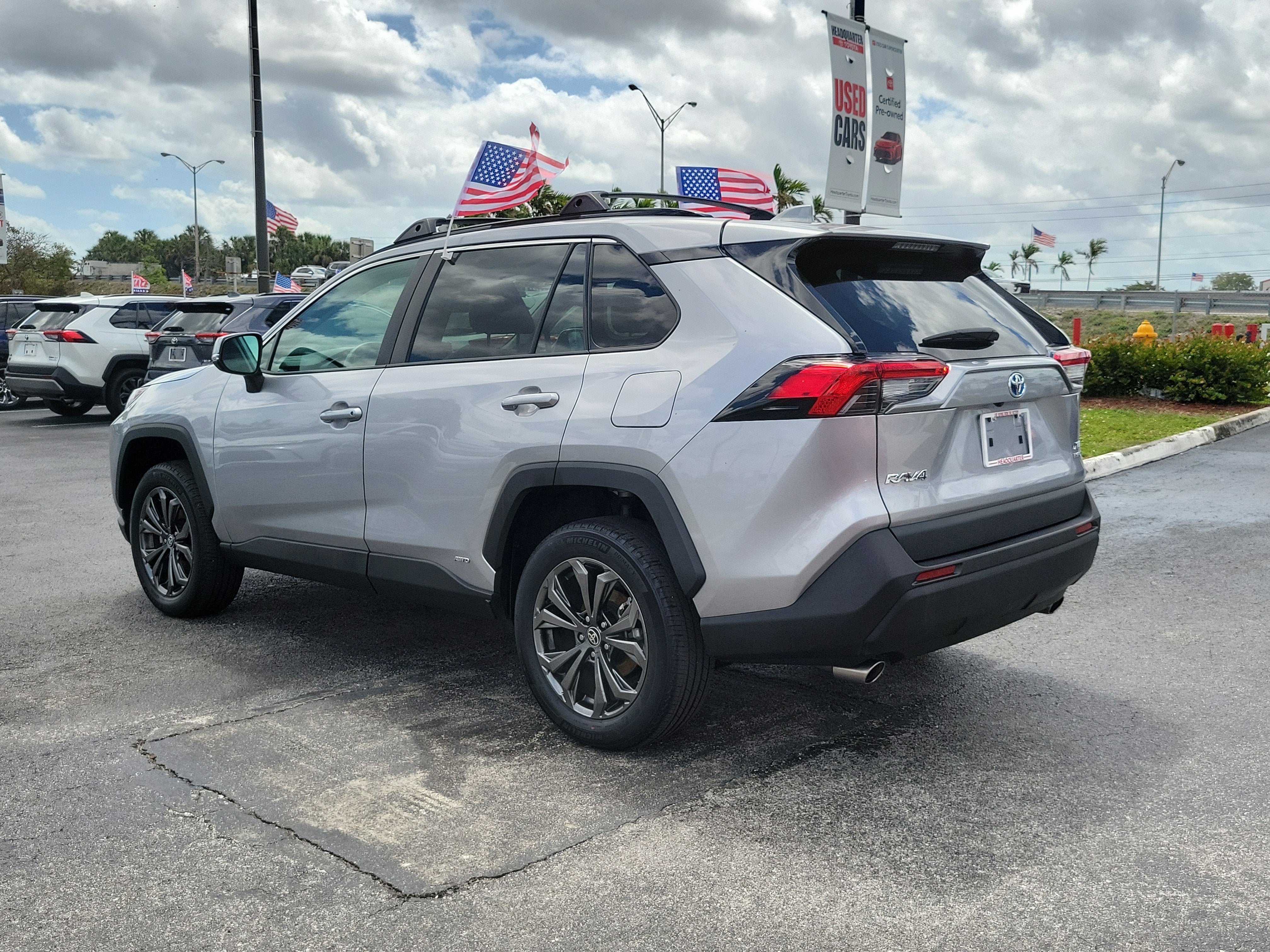 2023 Toyota RAV4 Hybrid XLE Premium
