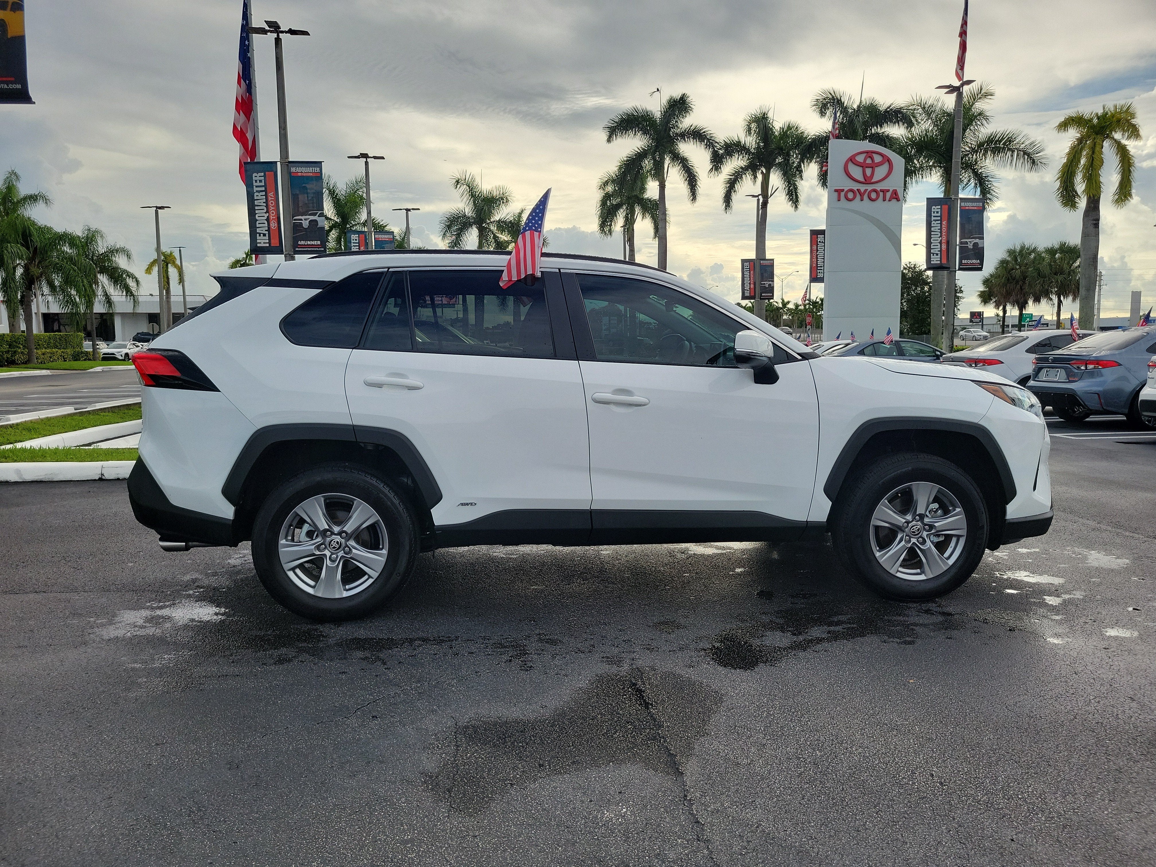 2025 Toyota RAV4 Hybrid XLE