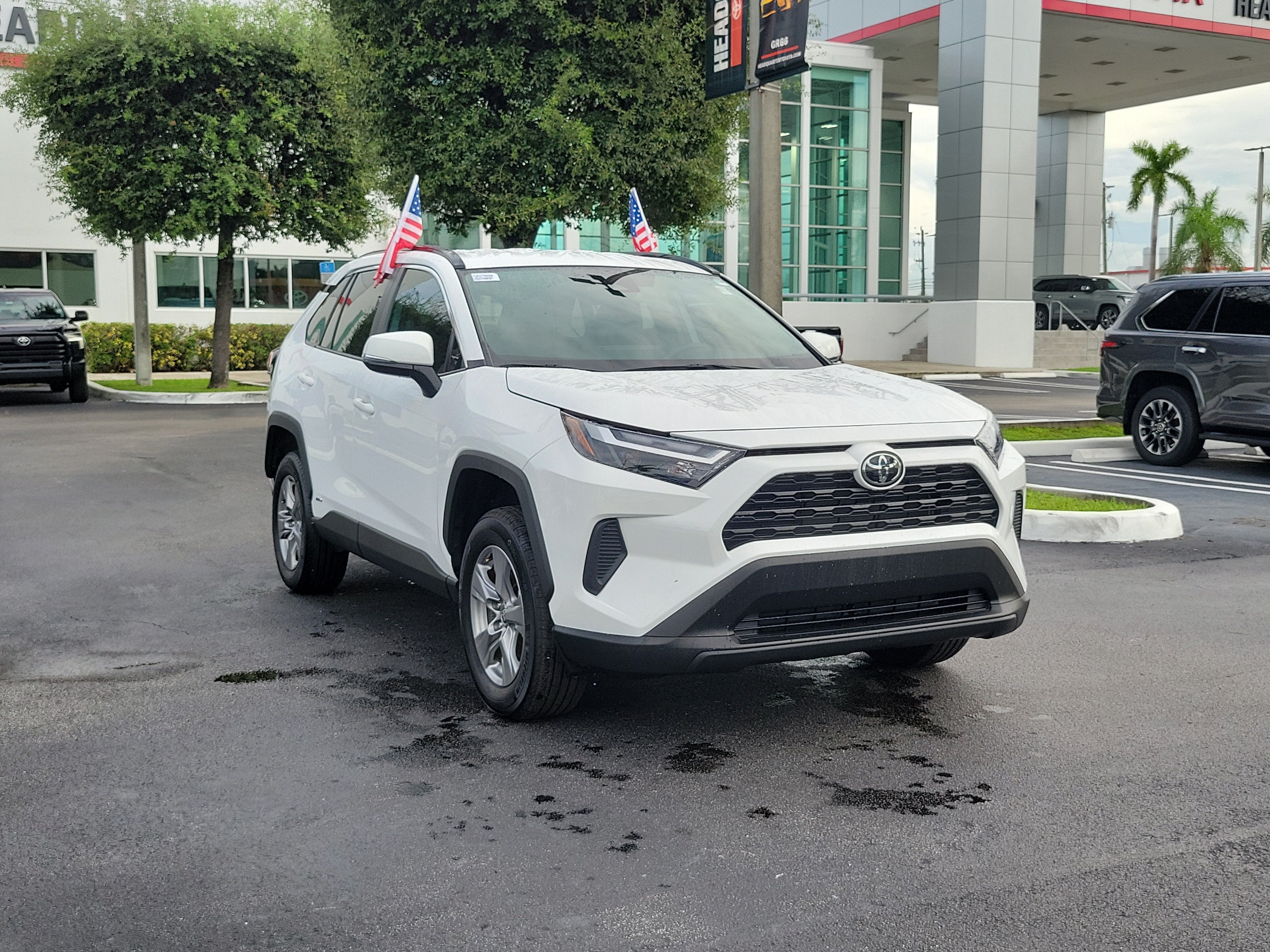 2025 Toyota RAV4 Hybrid XLE