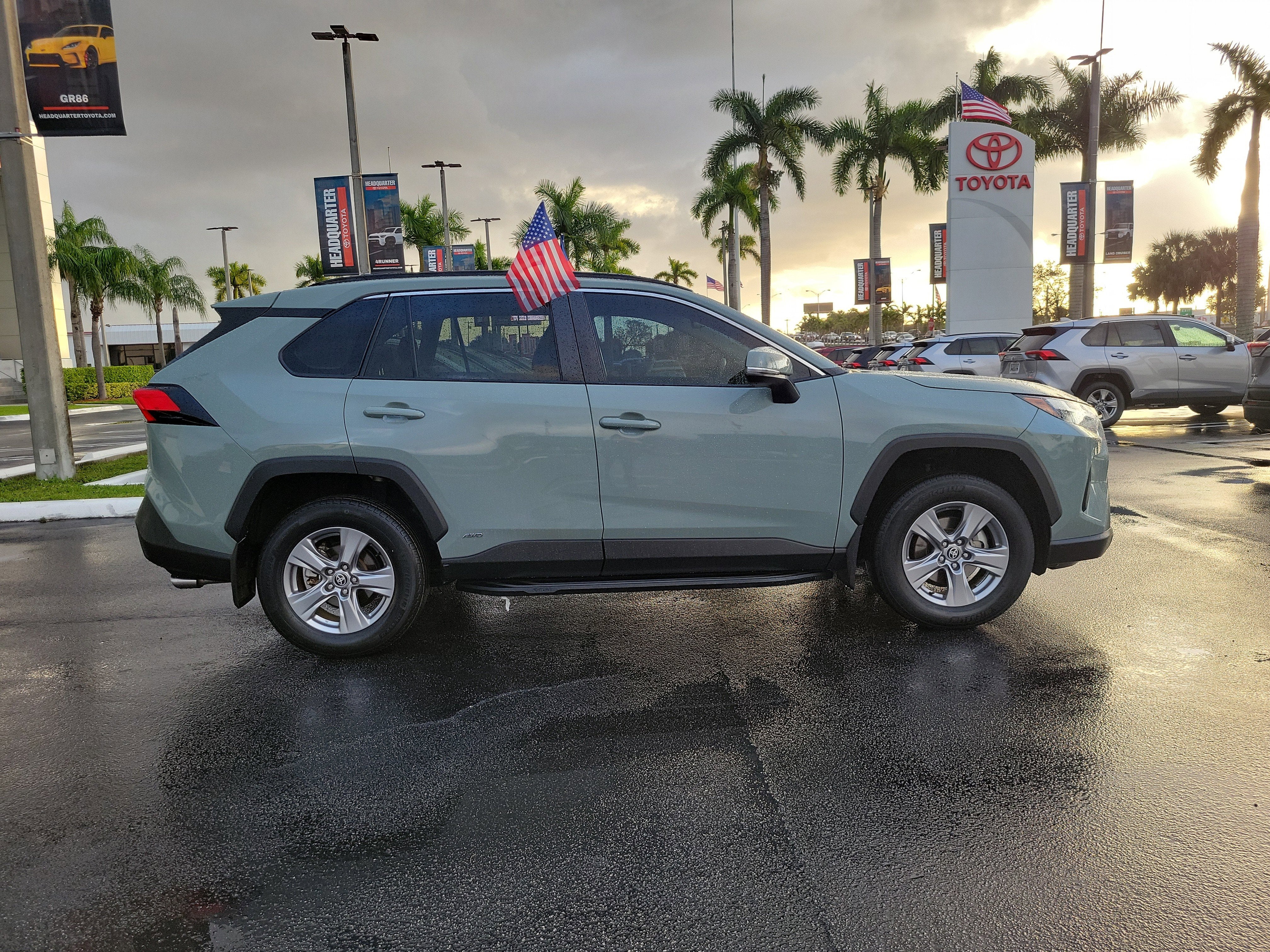 2022 Toyota RAV4 Hybrid XLE