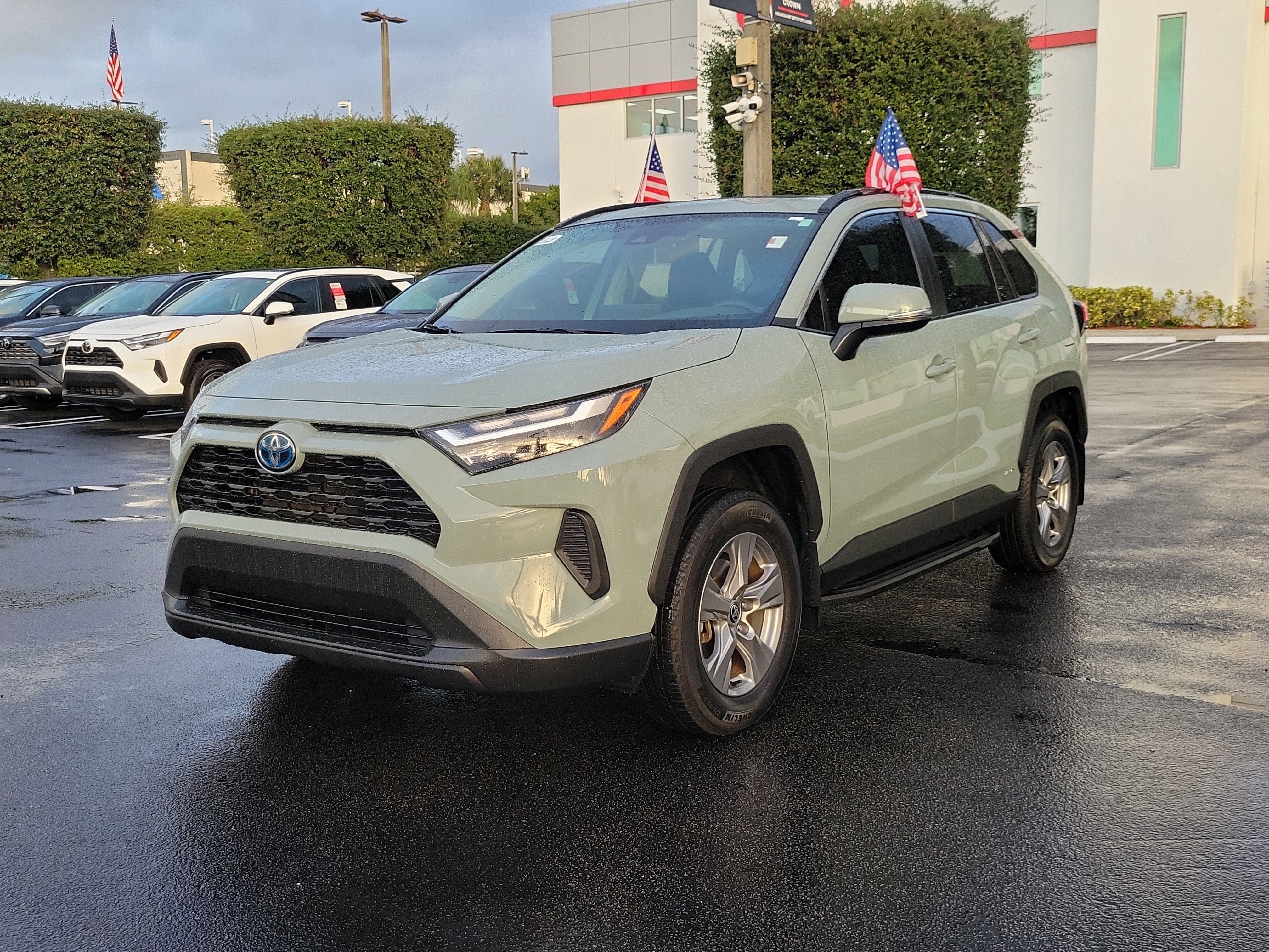 2022 Toyota RAV4 Hybrid XLE