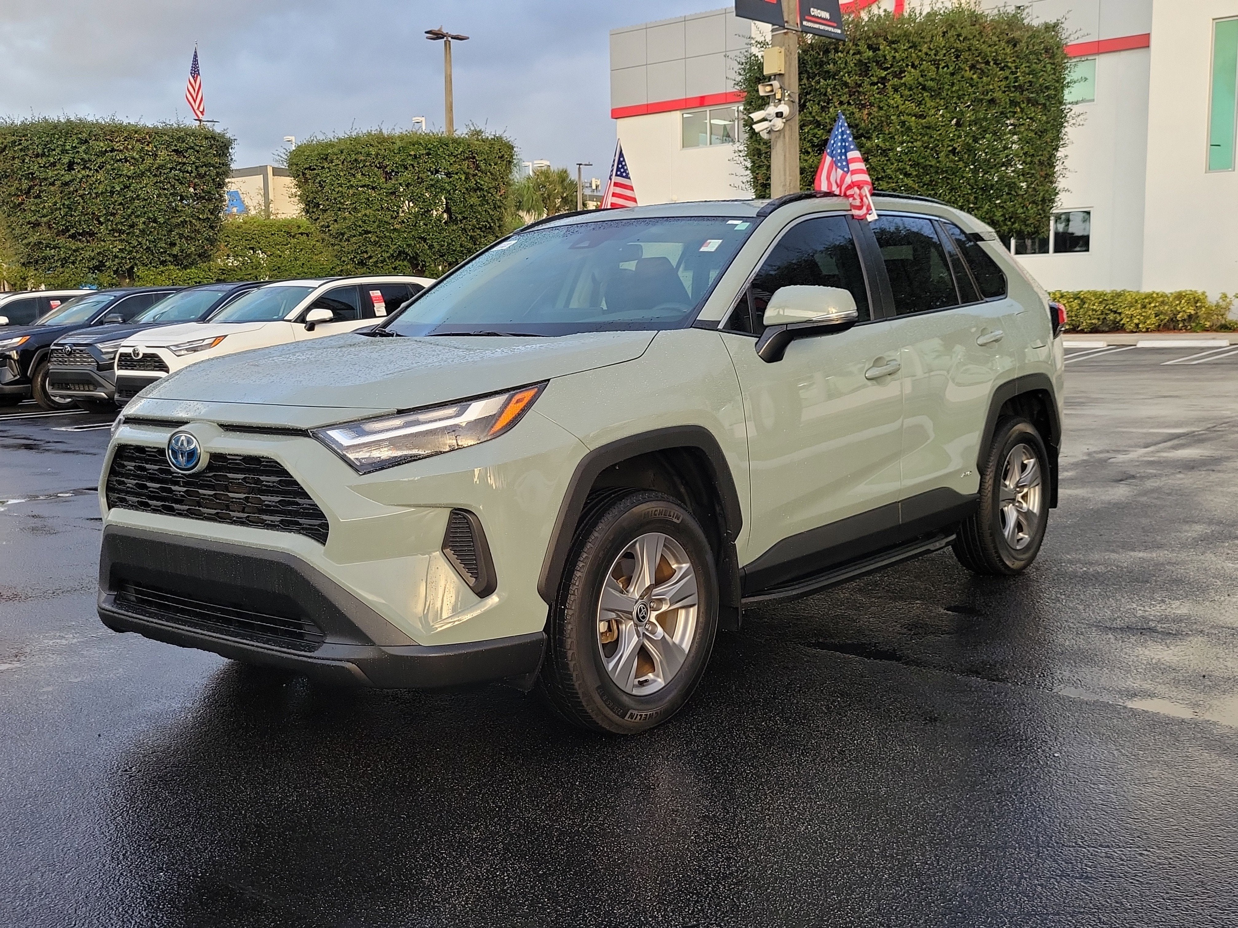 2022 Toyota RAV4 Hybrid XLE