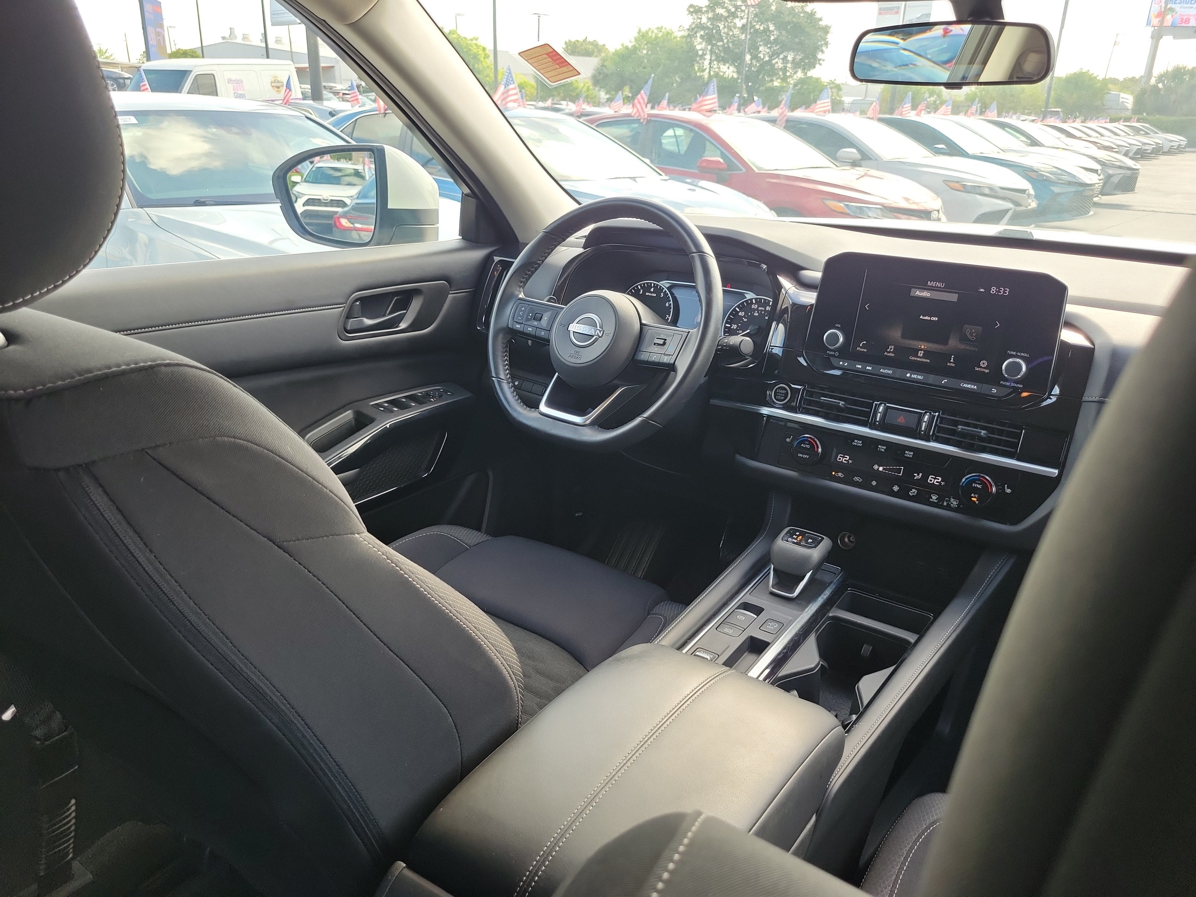 2024 Nissan Pathfinder SV