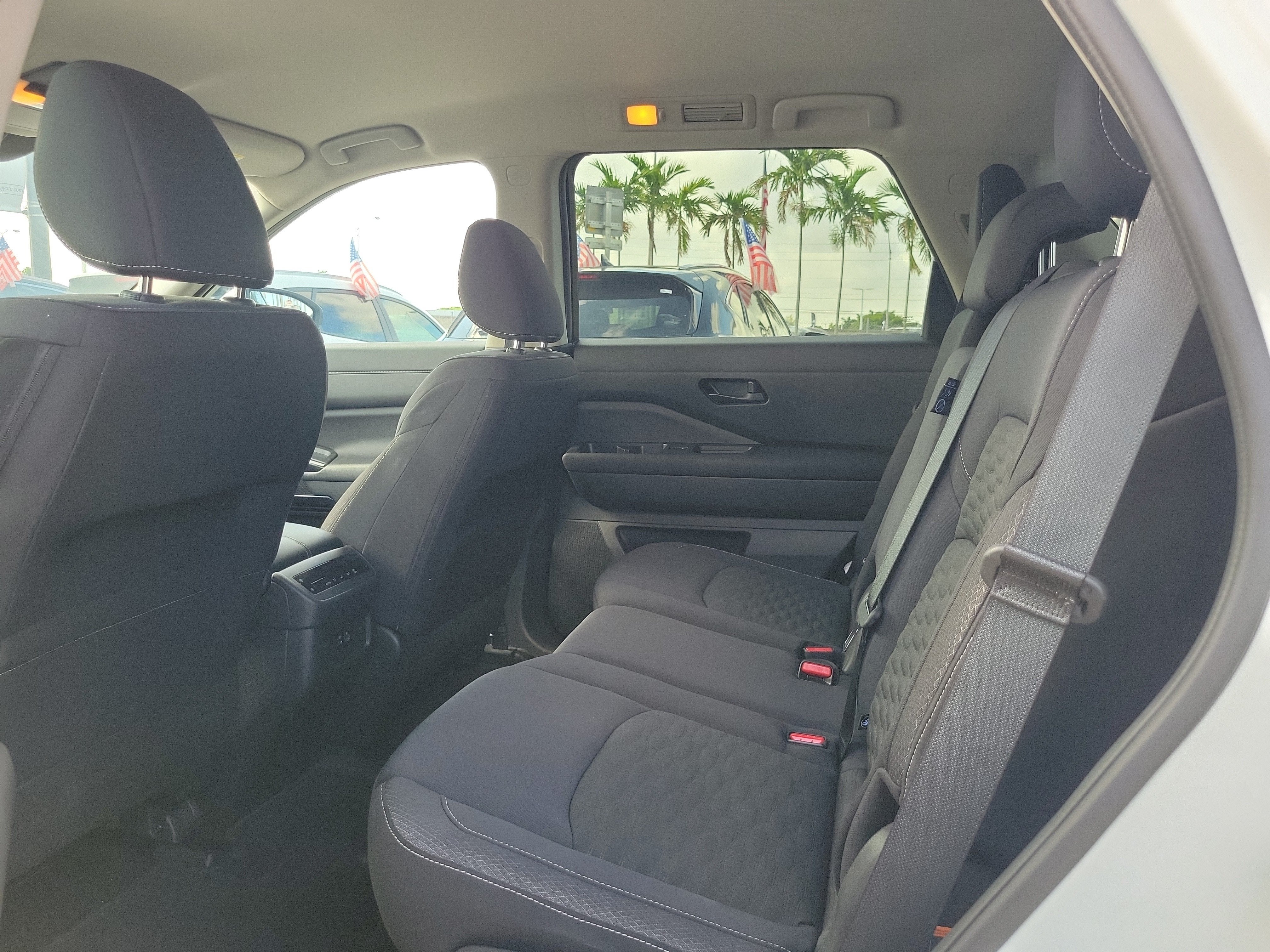 2024 Nissan Pathfinder SV