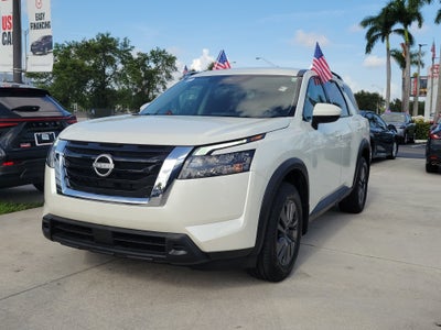 2024 Nissan Pathfinder SV