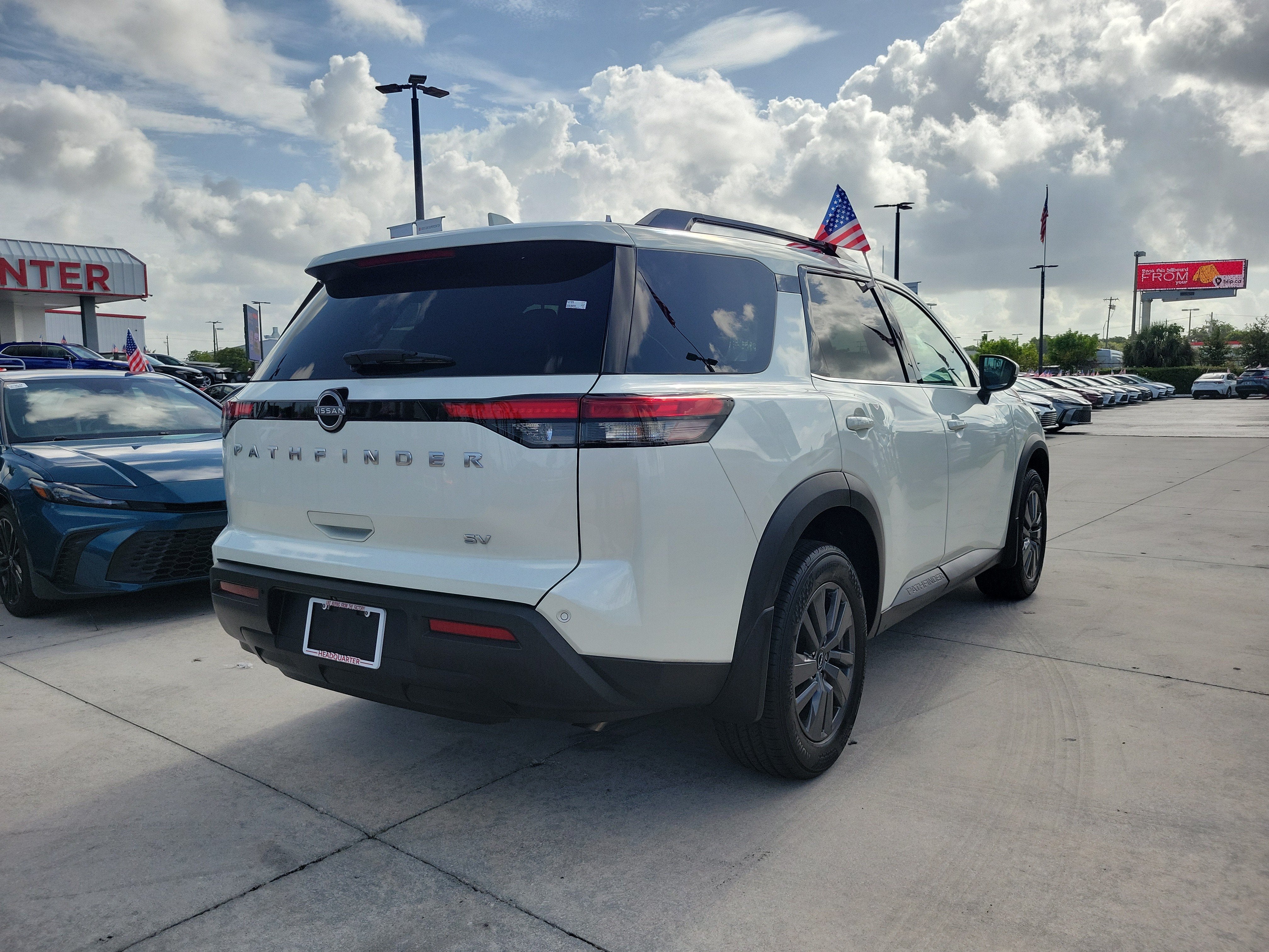 2024 Nissan Pathfinder SV