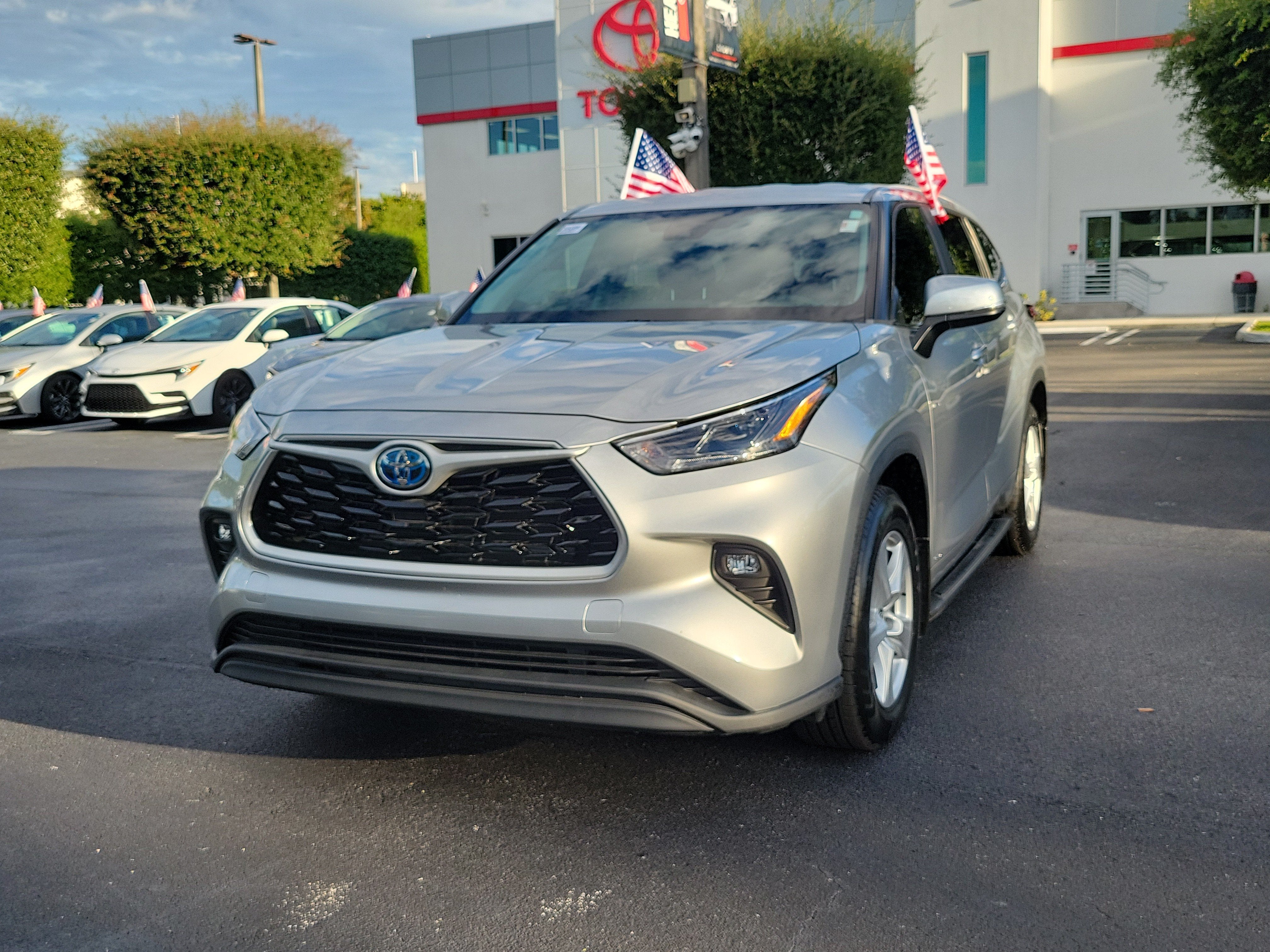 2023 Toyota Highlander Hybrid LE