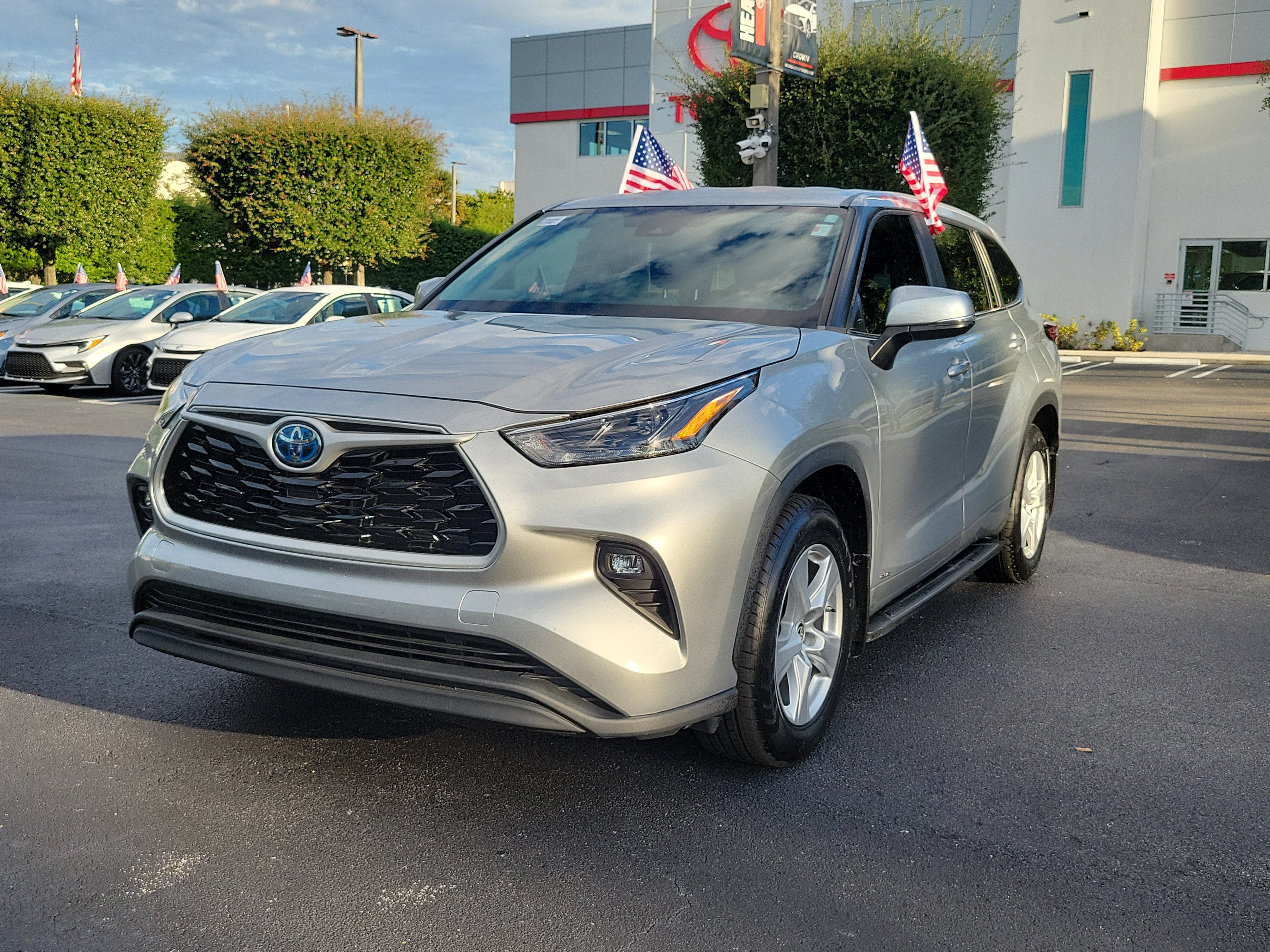 2023 Toyota Highlander Hybrid LE