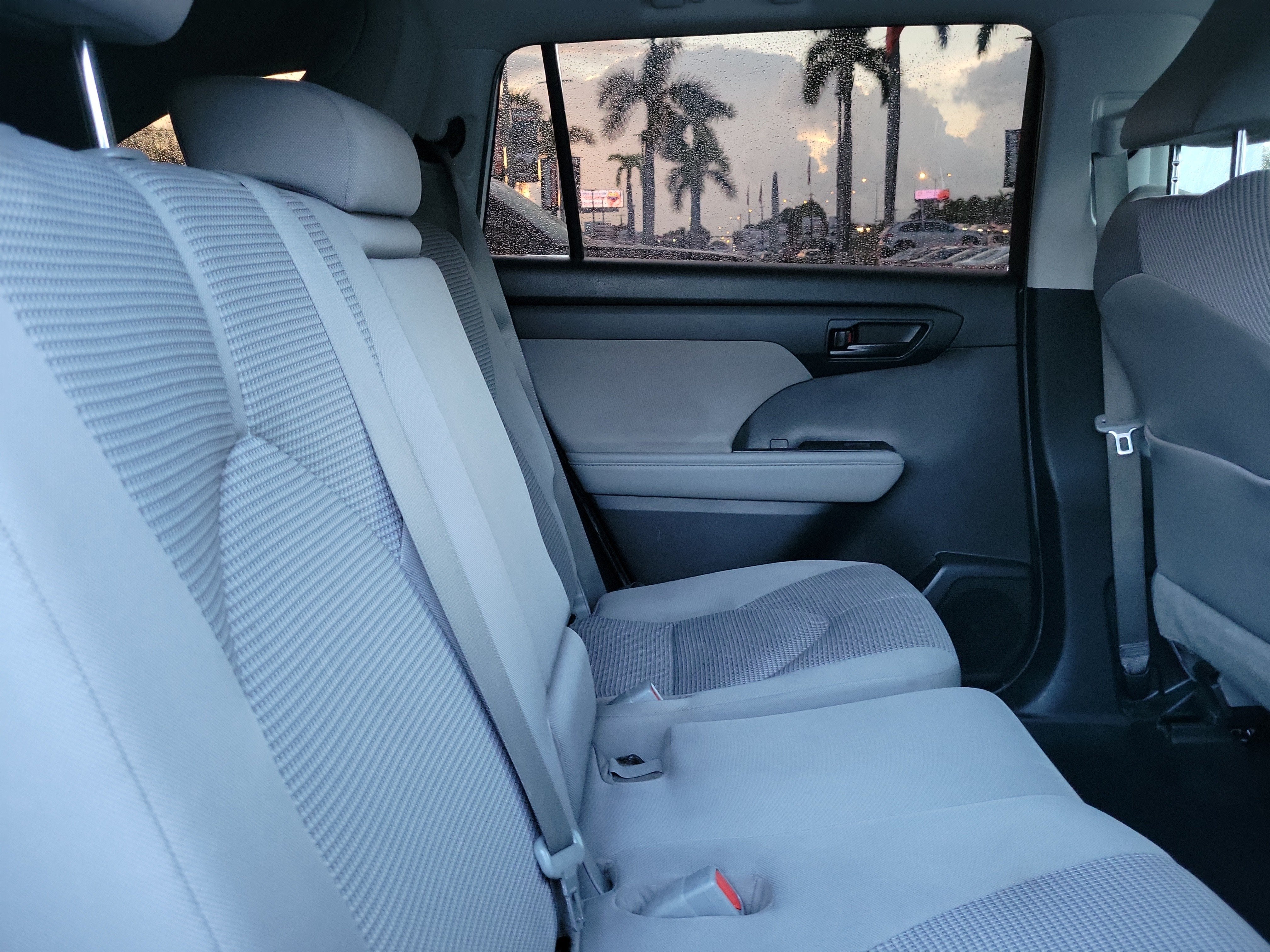 2020 Toyota Highlander LE