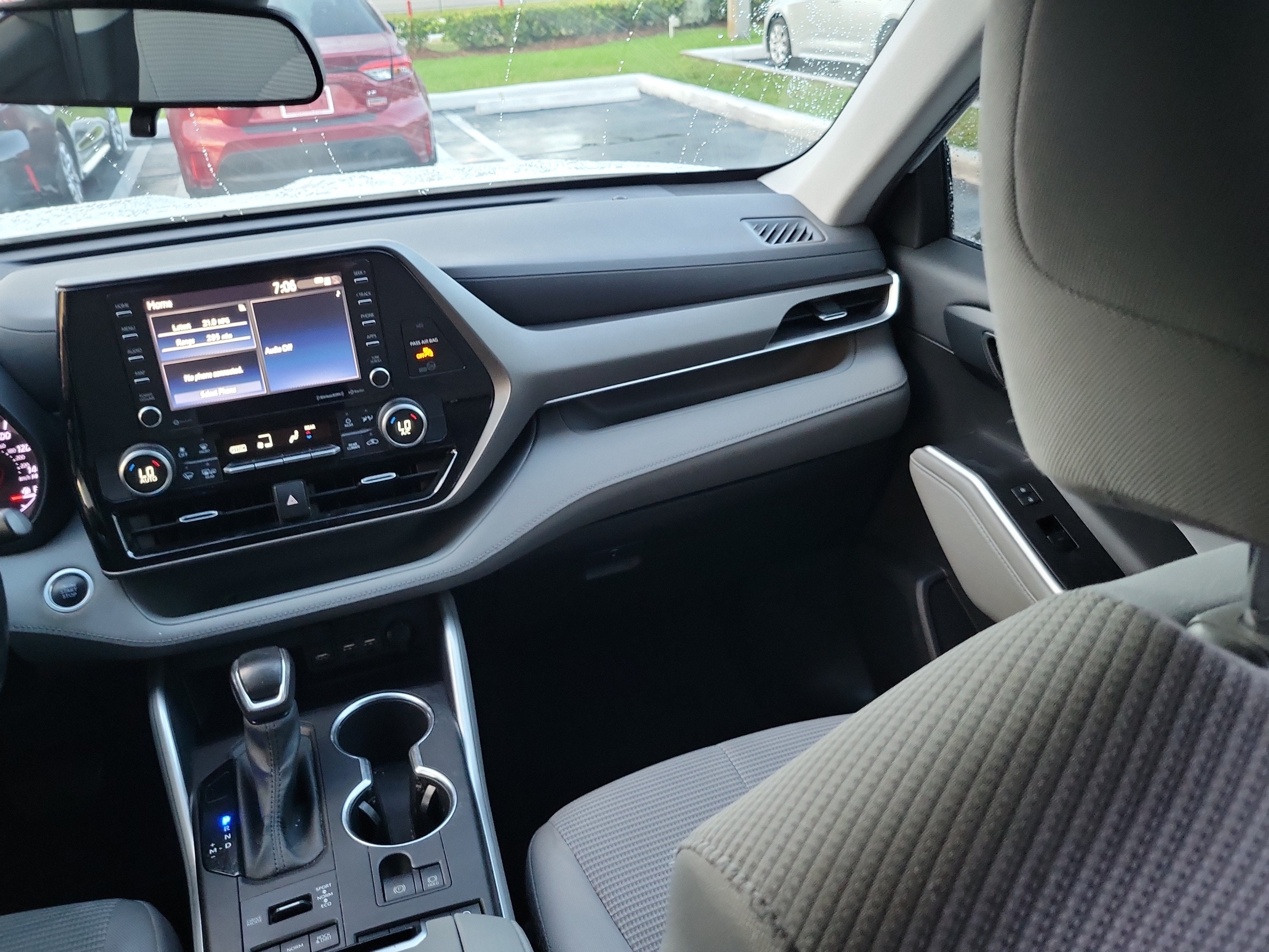 2020 Toyota Highlander LE