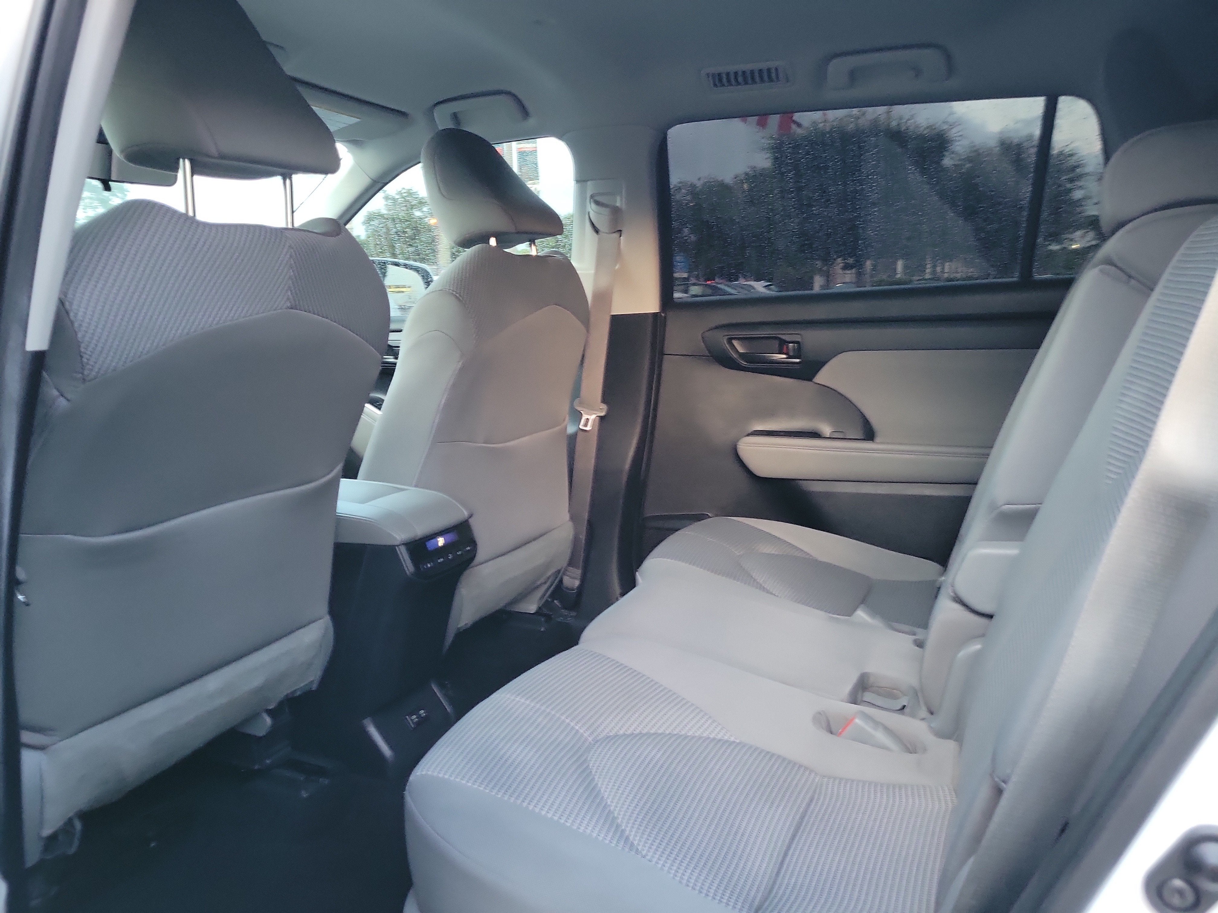 2020 Toyota Highlander LE