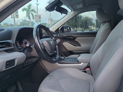 2020 Toyota Highlander LE
