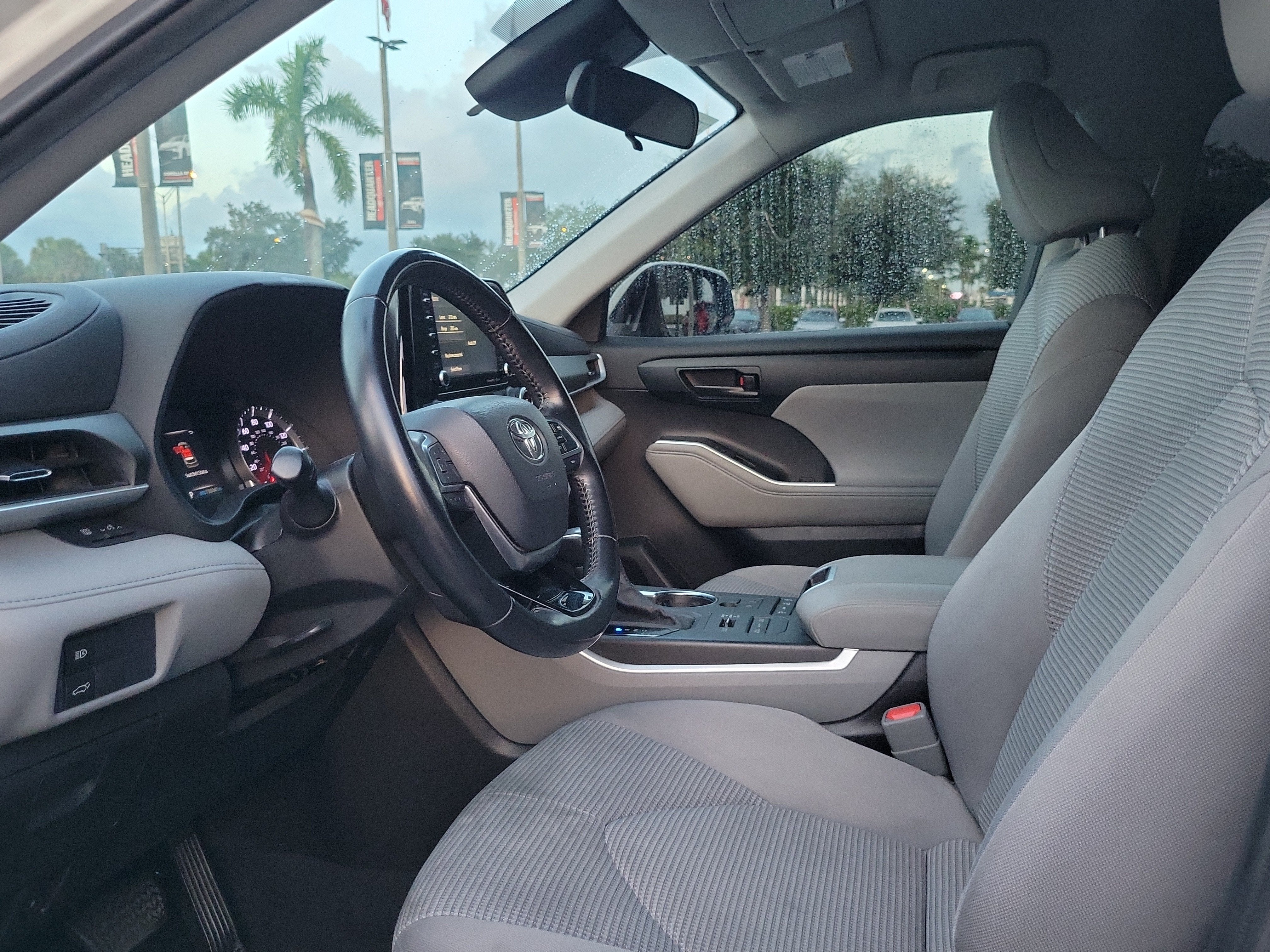 2020 Toyota Highlander LE
