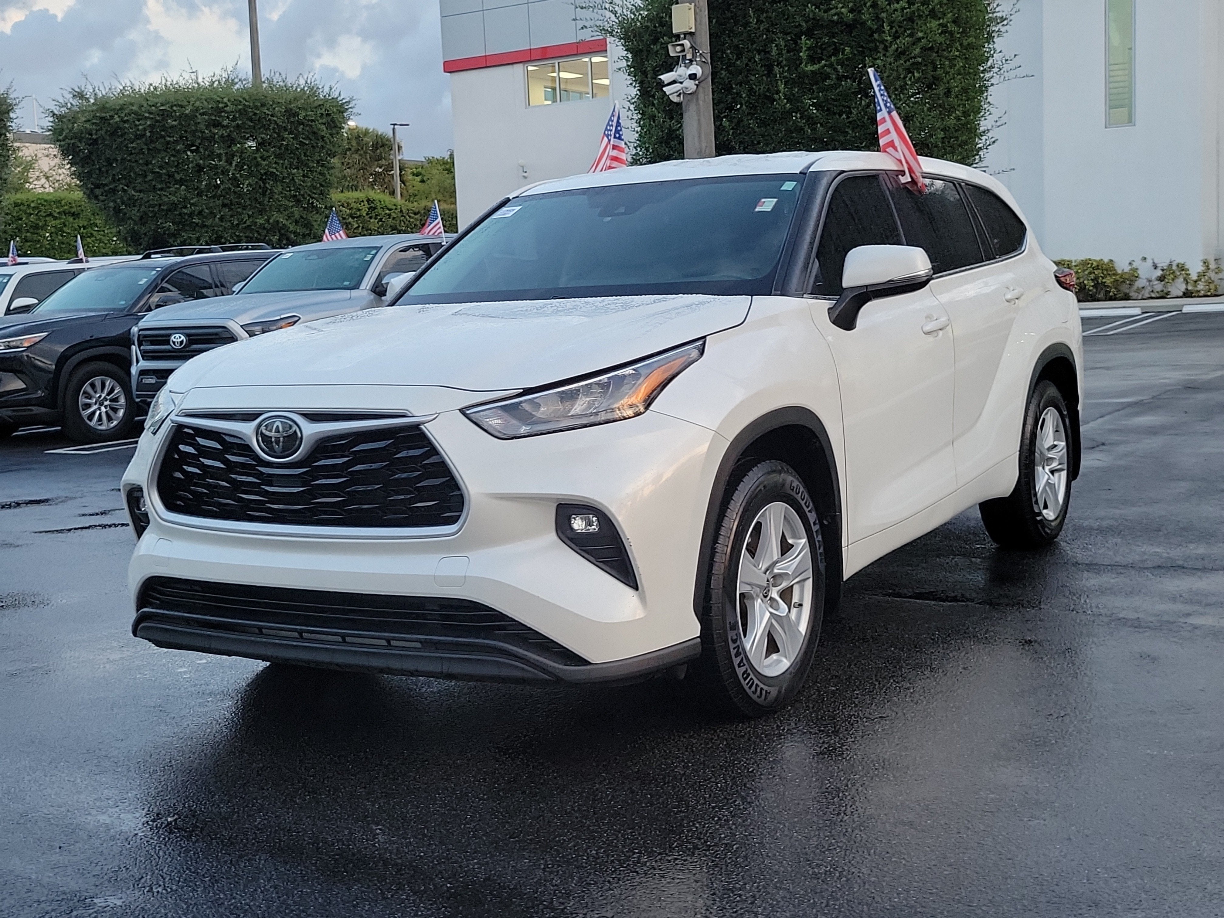 2020 Toyota Highlander LE