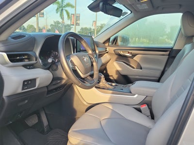 2023 Toyota Highlander XLE