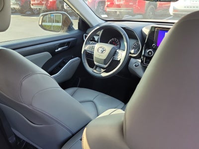2023 Toyota Highlander Base