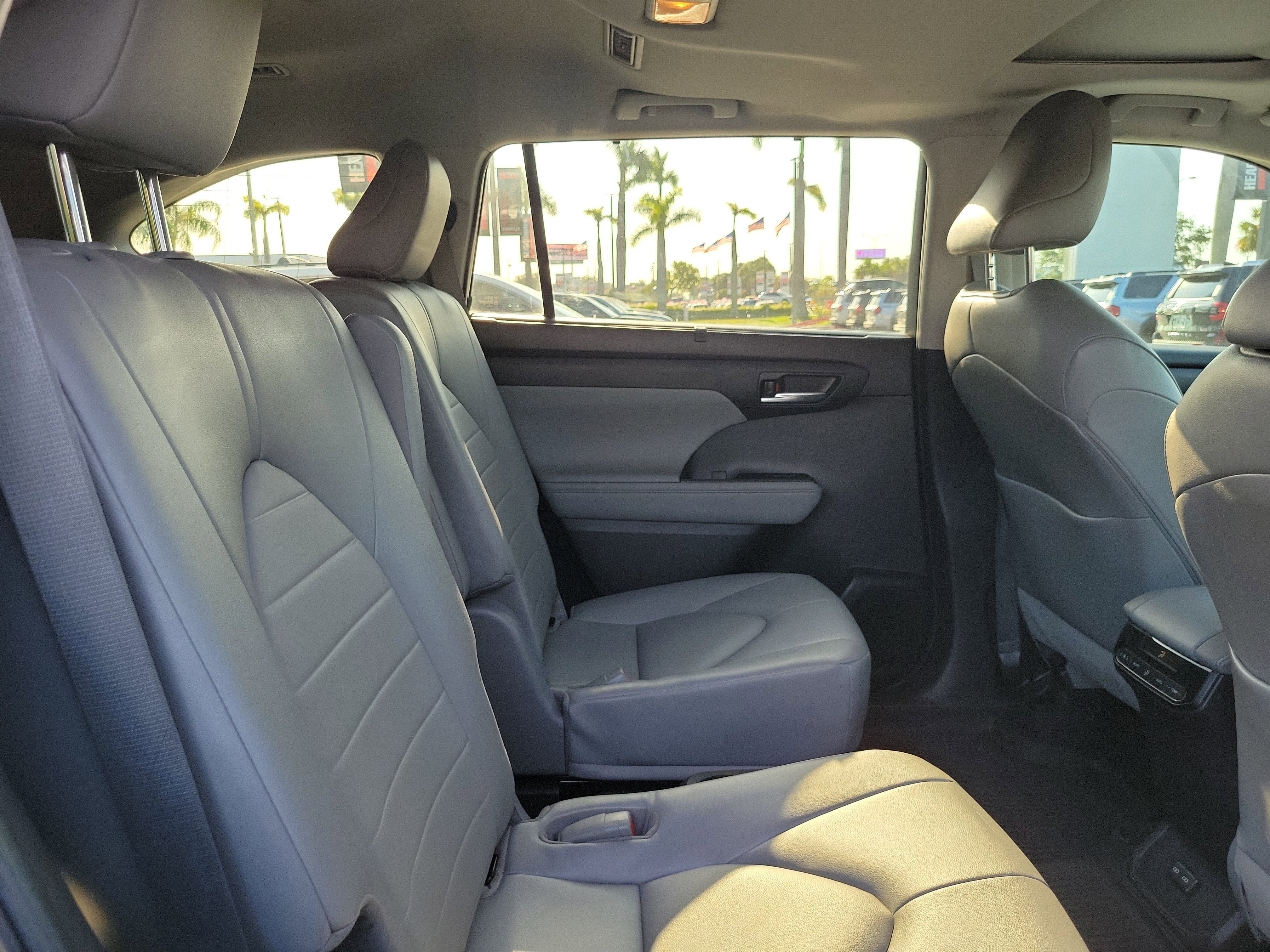 2023 Toyota Highlander Base