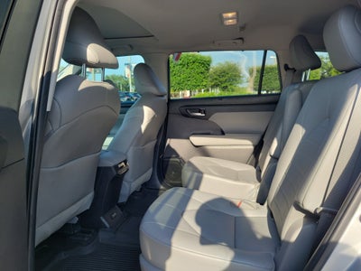 2023 Toyota Highlander Base