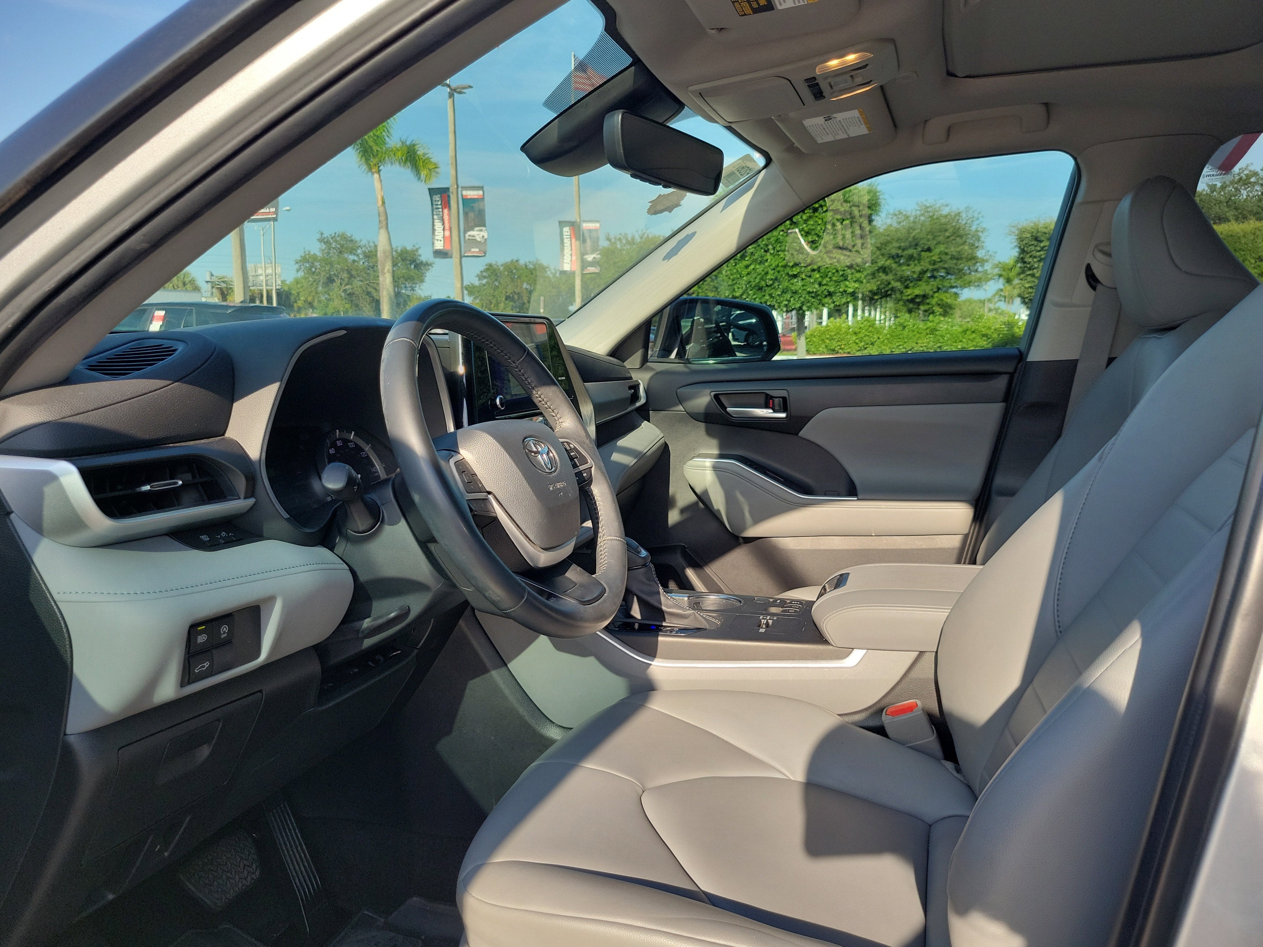 2023 Toyota Highlander Base