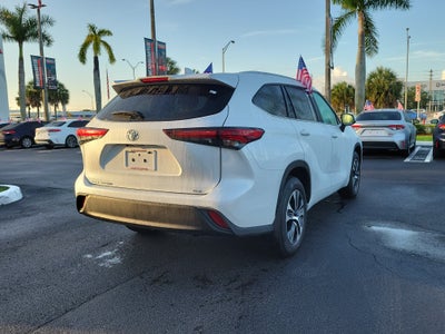 2024 Toyota Highlander LE