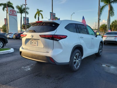 2024 Toyota Highlander LE