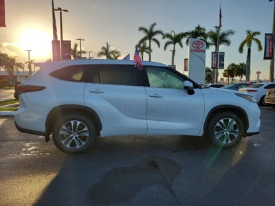 2024 Toyota Highlander LE