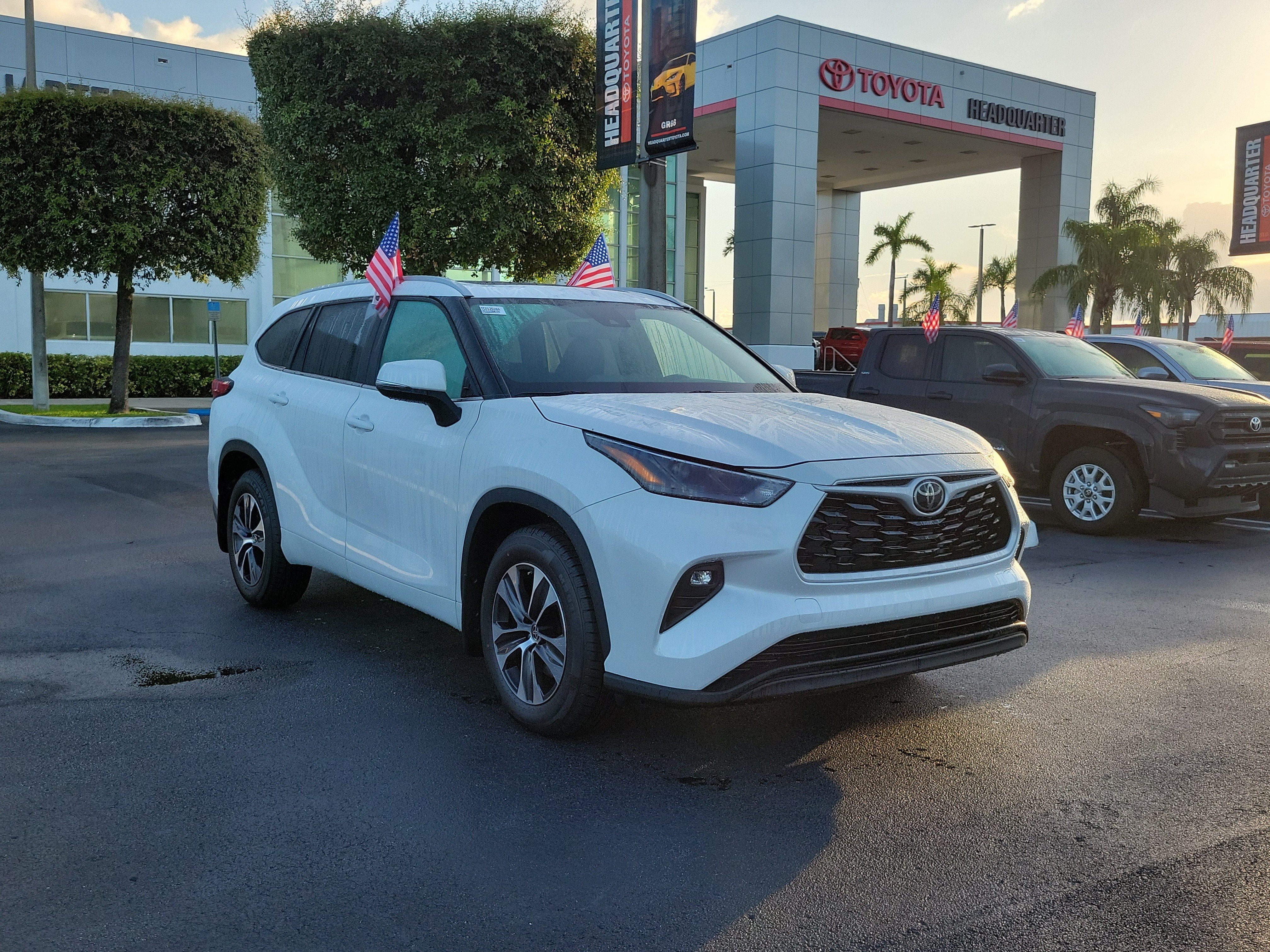 2024 Toyota Highlander LE