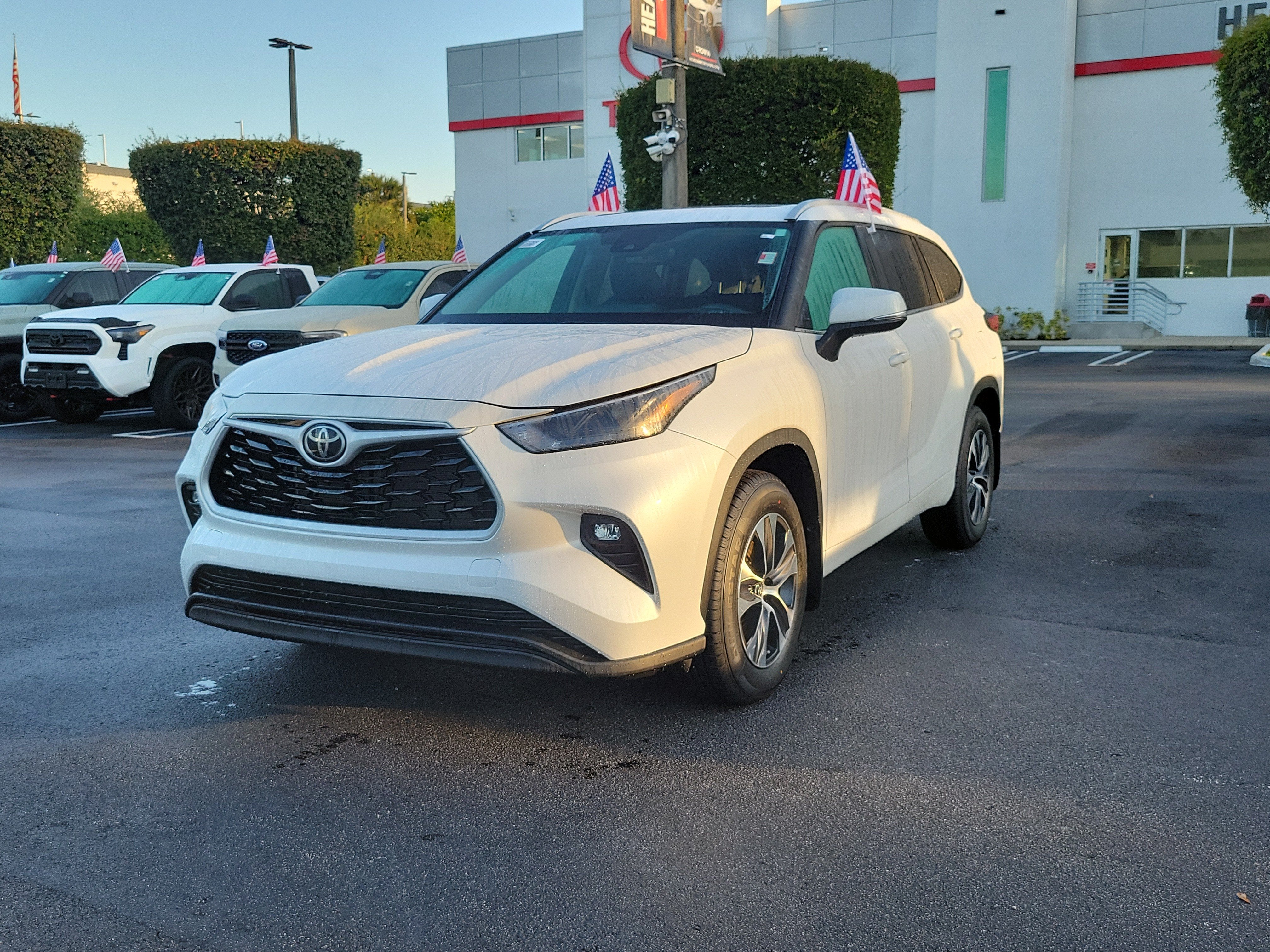2024 Toyota Highlander LE