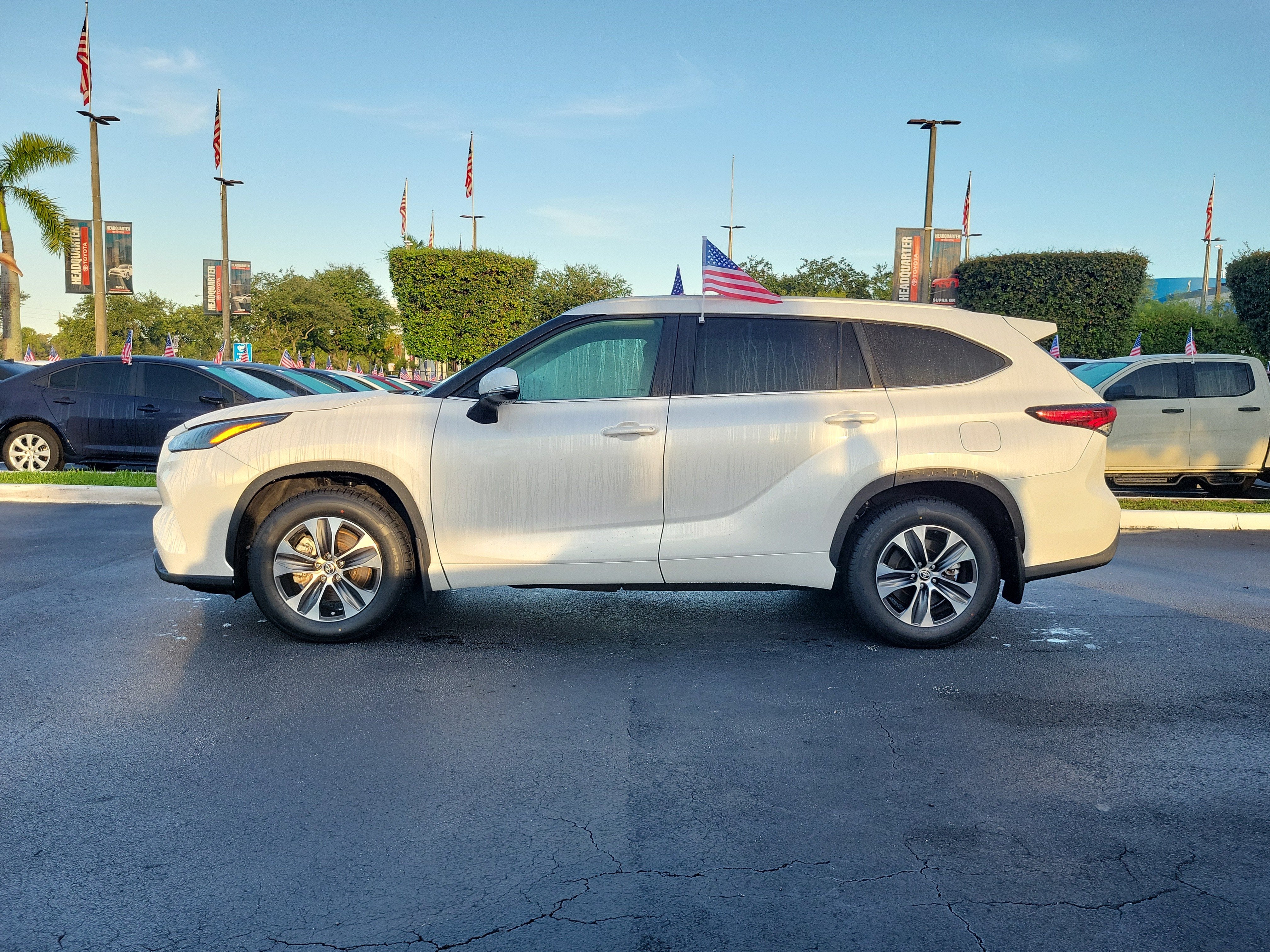 2024 Toyota Highlander LE
