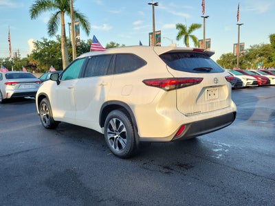 2024 Toyota Highlander LE