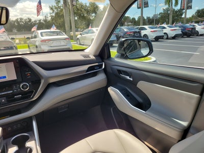 2024 Toyota Highlander LE