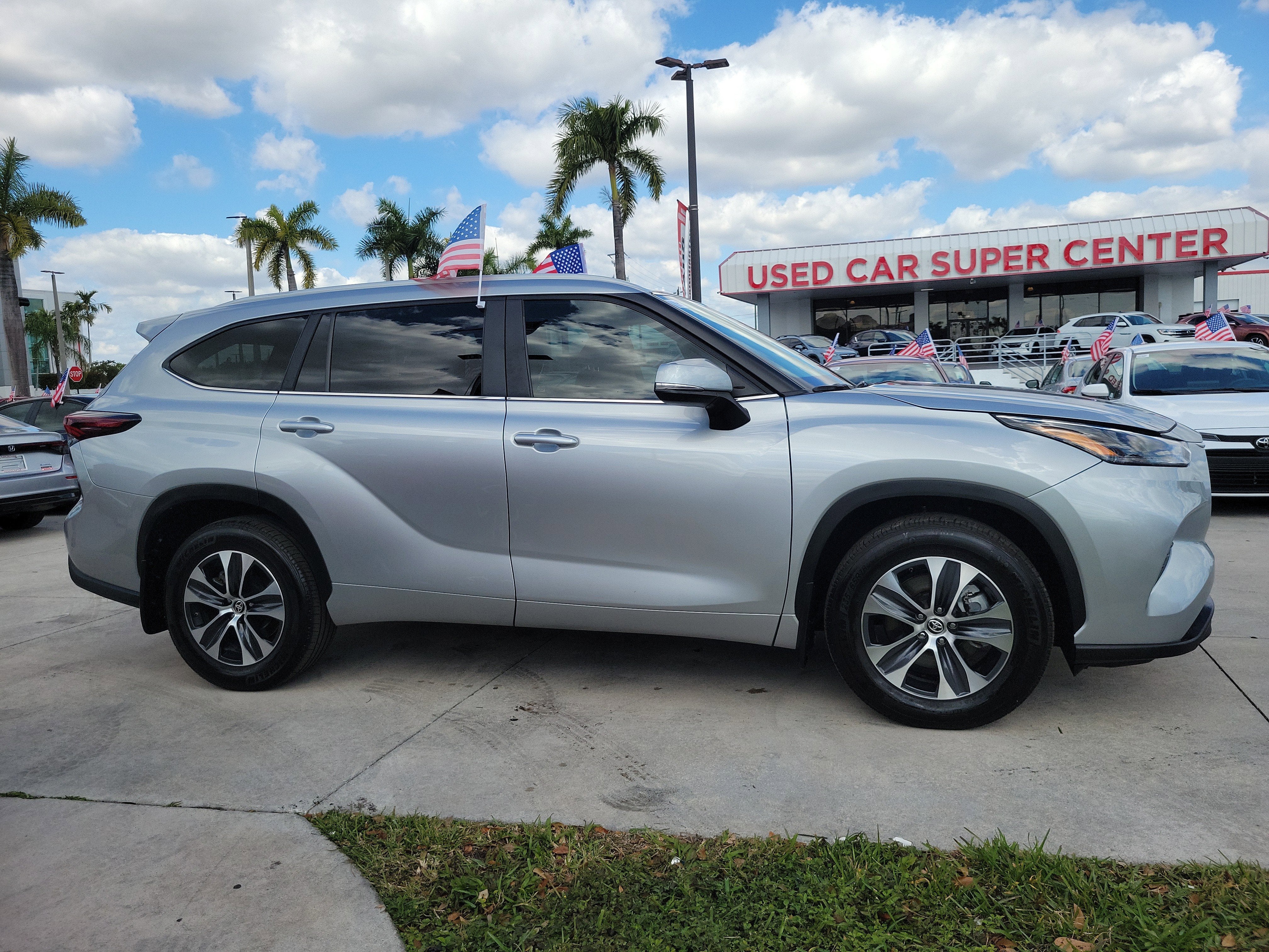2024 Toyota Highlander LE