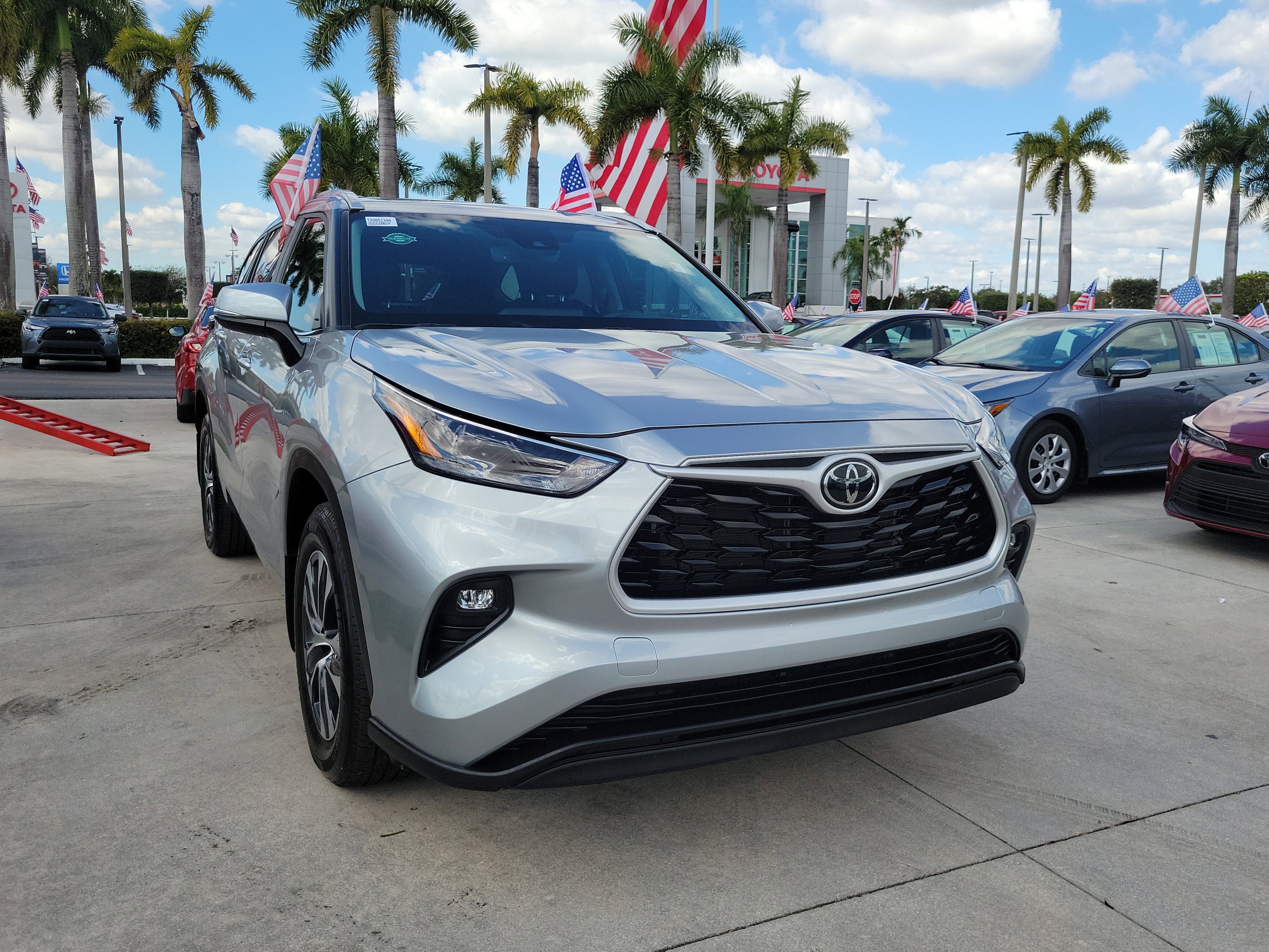 2024 Toyota Highlander LE