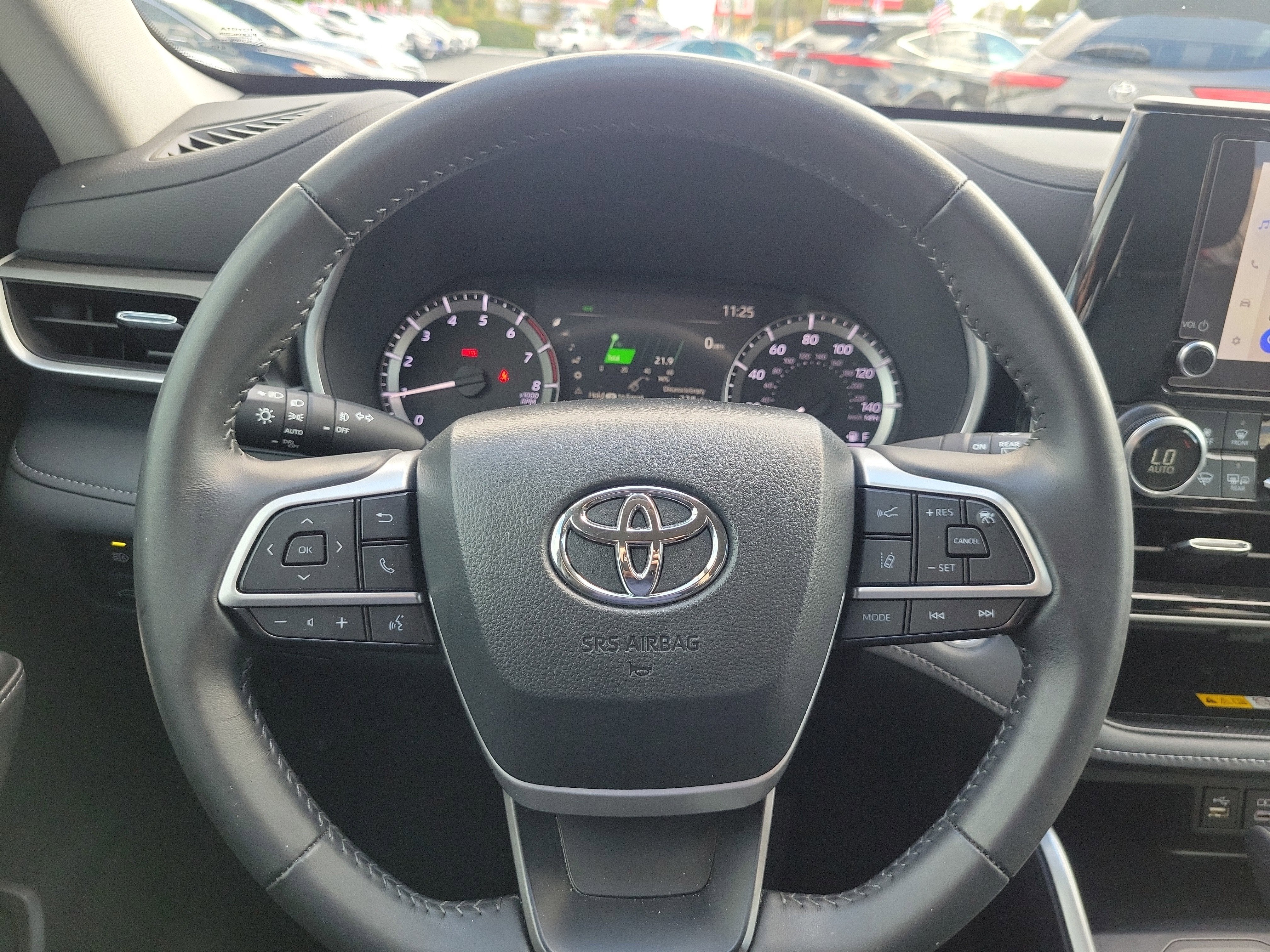 2024 Toyota Highlander LE