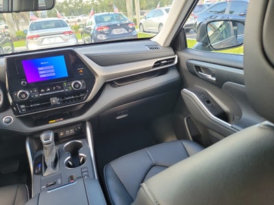 2025 Toyota Highlander XLE