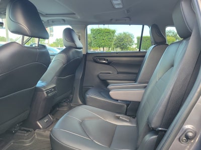 2025 Toyota Highlander XLE