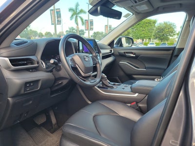 2025 Toyota Highlander XLE
