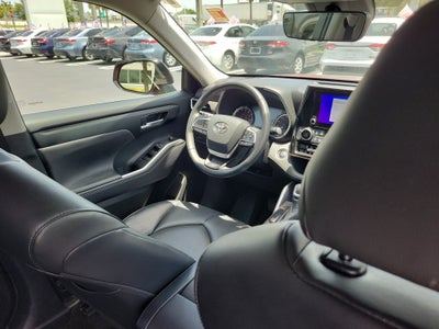 2023 Toyota Highlander Base