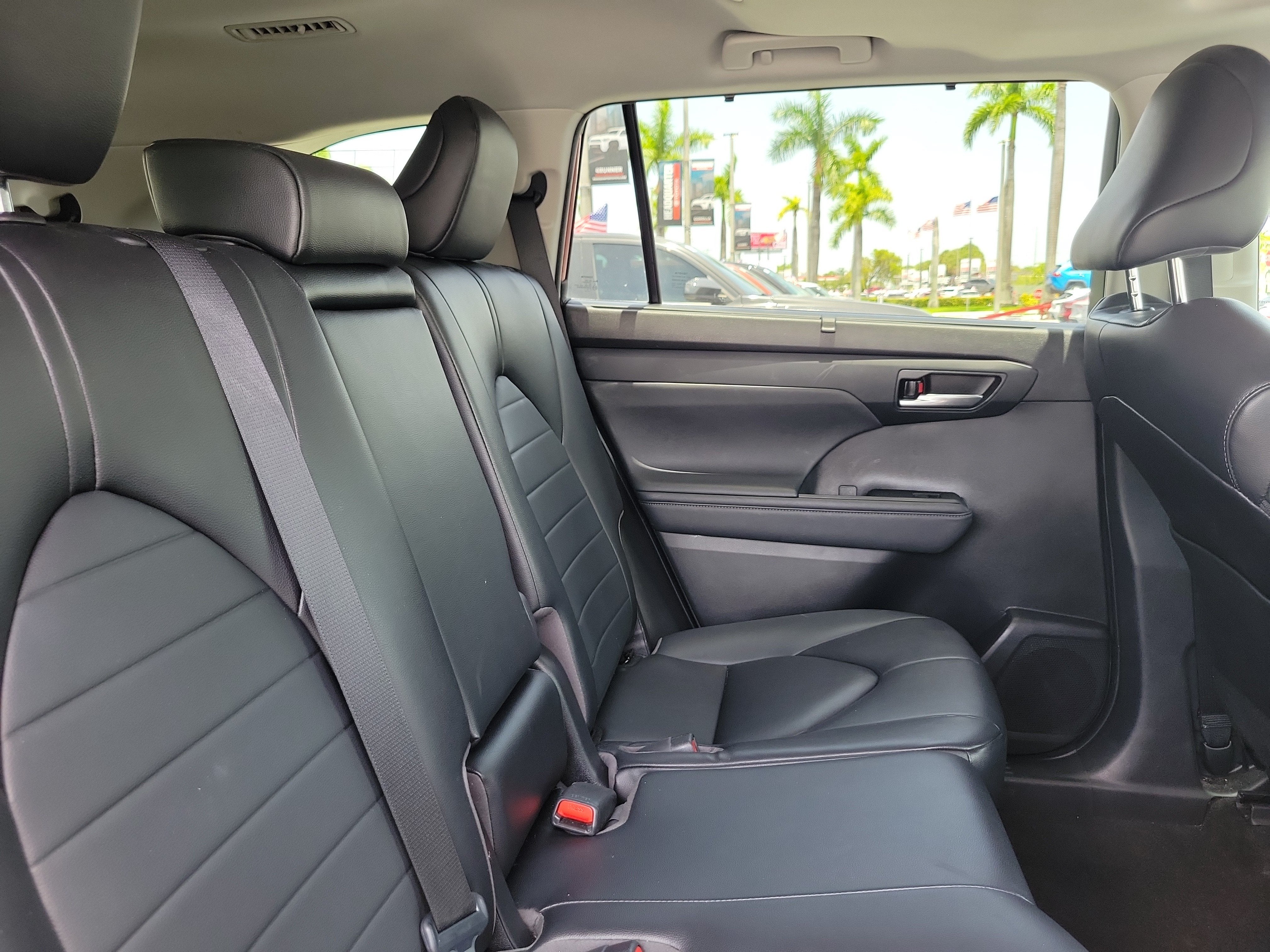 2023 Toyota Highlander Base