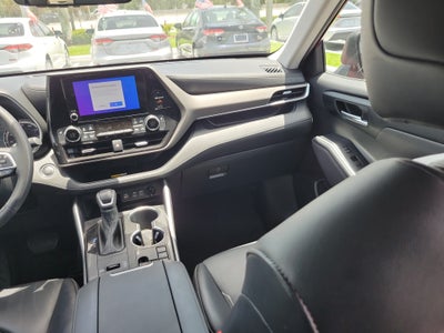 2023 Toyota Highlander Base