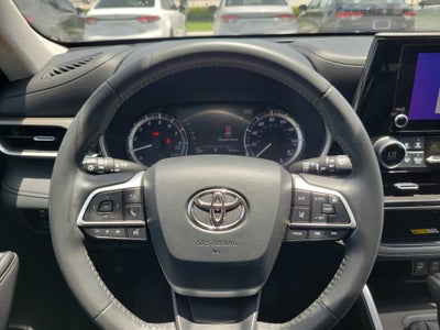 2023 Toyota Highlander Base