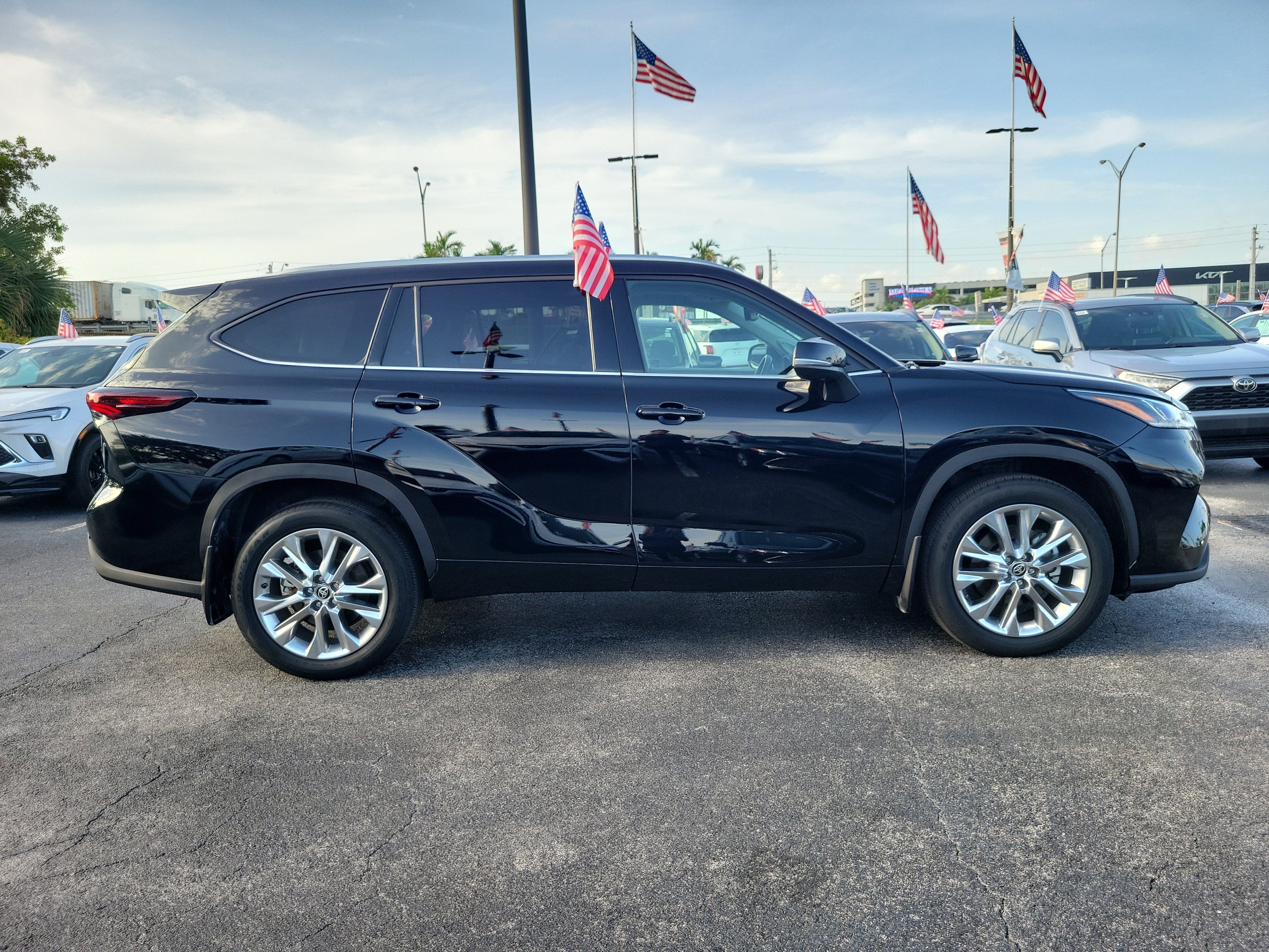 2025 Toyota Highlander LE