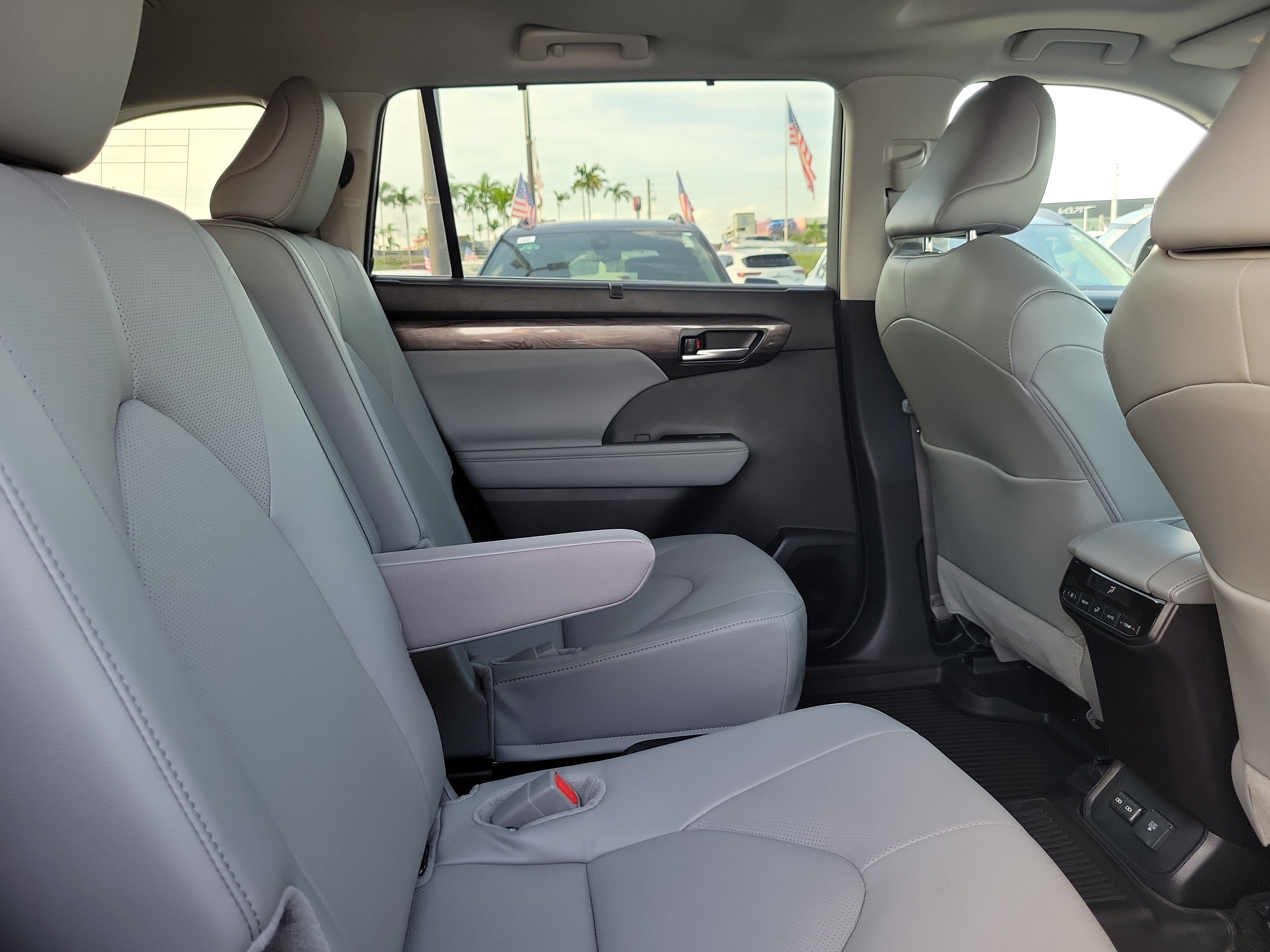 2025 Toyota Highlander LE