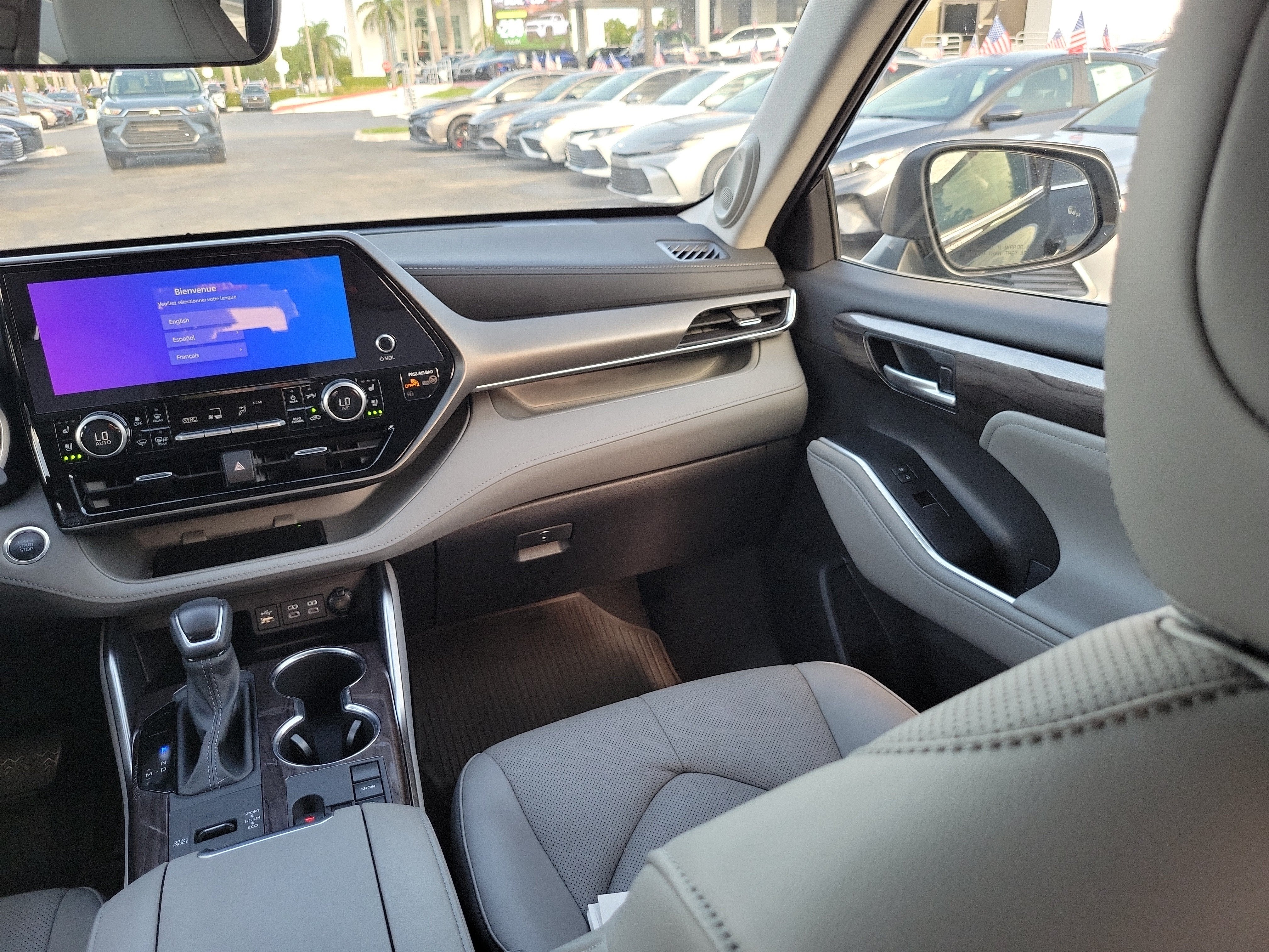 2025 Toyota Highlander LE